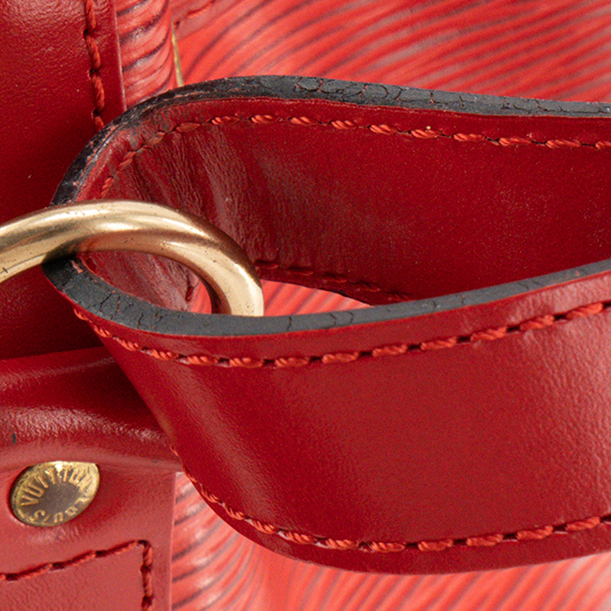 LOUIS VUITTON - Sac à épaule Noé Louis Vuitton en cuir épi rouge vintage