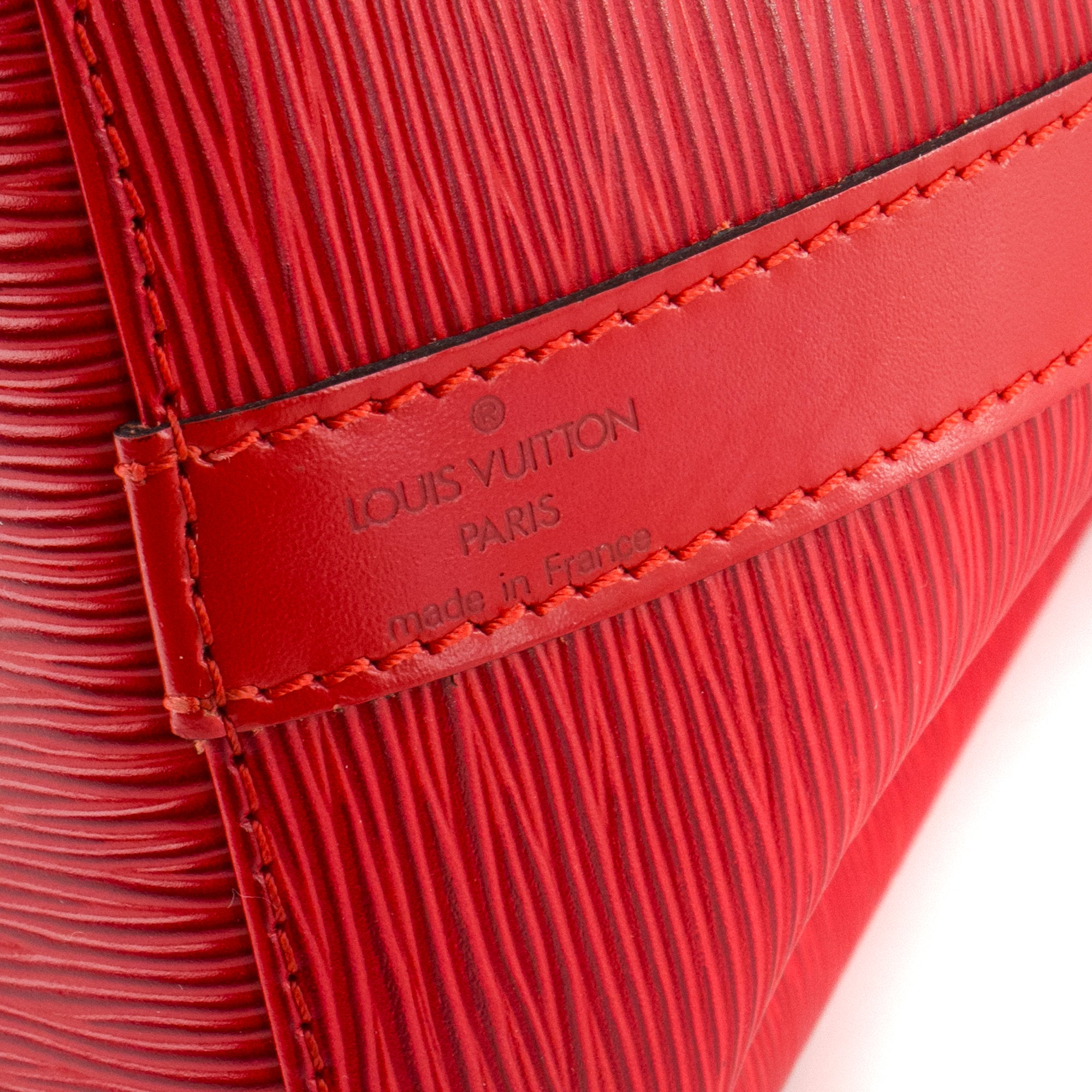 LOUIS VUITTON - Sac à épaule Noé Louis Vuitton en cuir épi rouge vintage