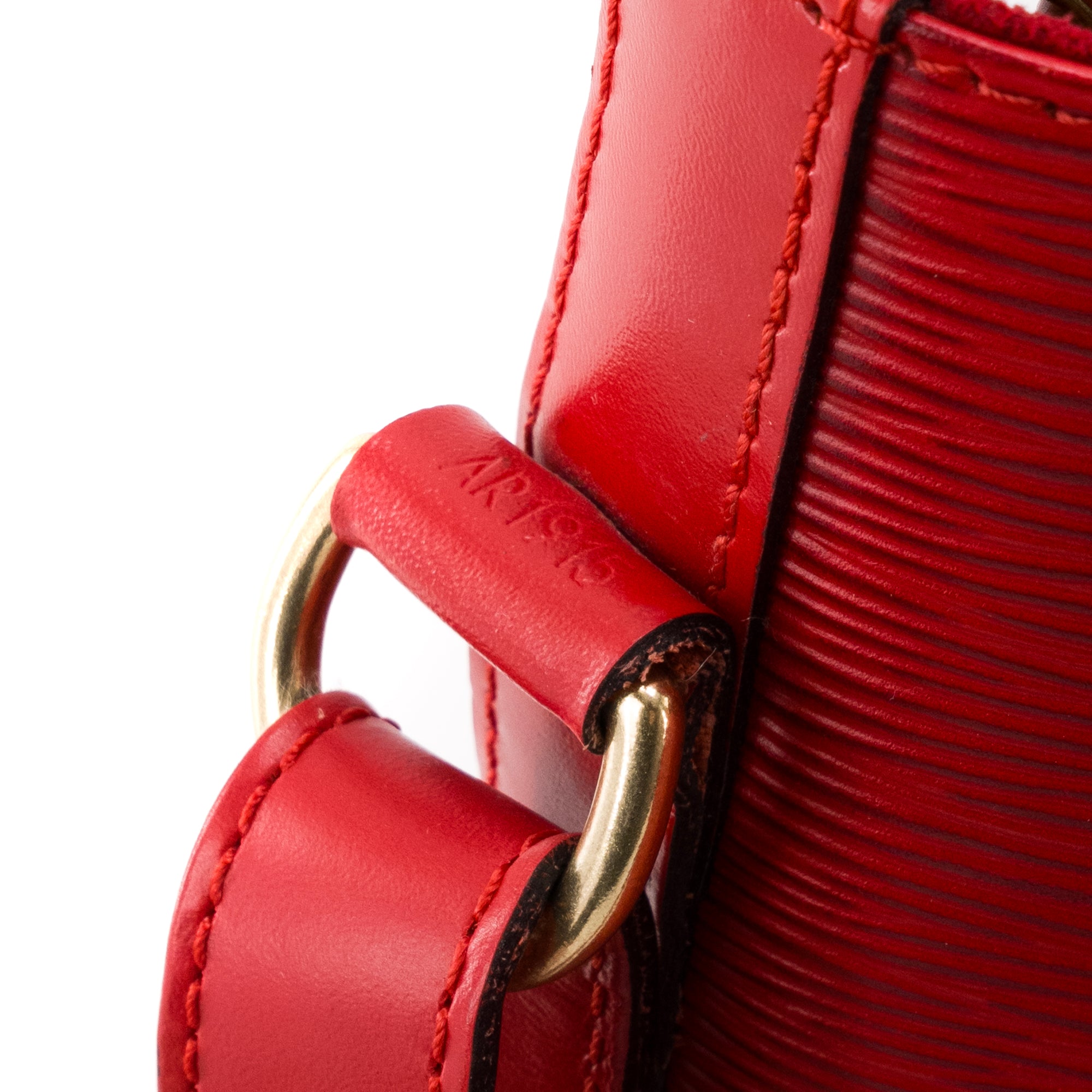 LOUIS VUITTON - Sac à épaule Noé Louis Vuitton en cuir épi rouge vintage