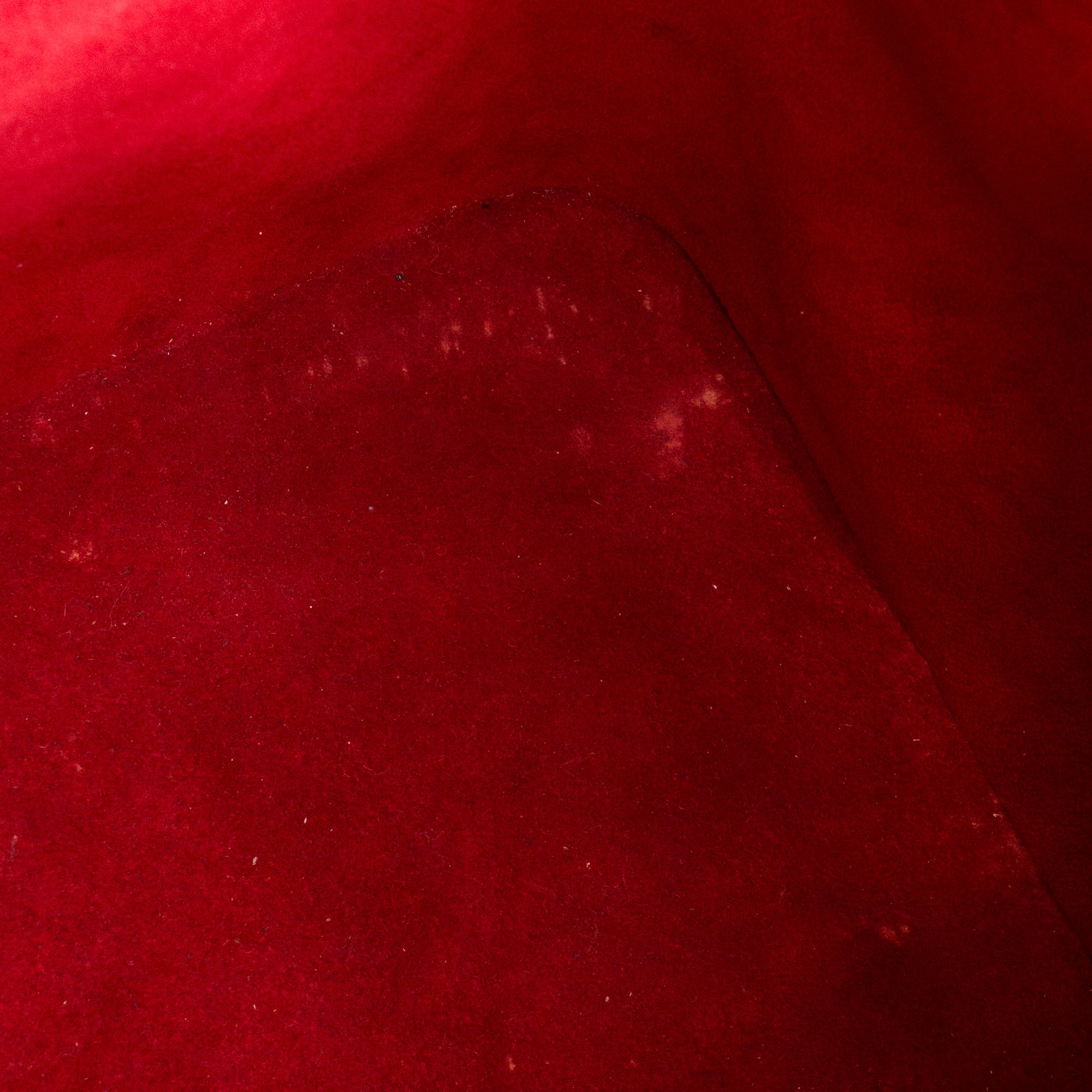 LOUIS VUITTON - Sac à épaule Noé Louis Vuitton en cuir épi rouge vintage