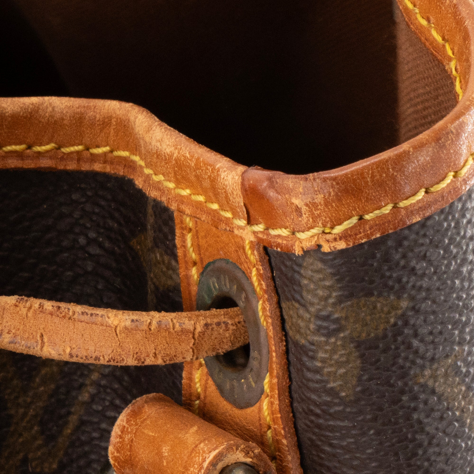LOUIS VUITTON - Sac à épaule Noé Louis Vuitton en toile enduite monogrammée vintage