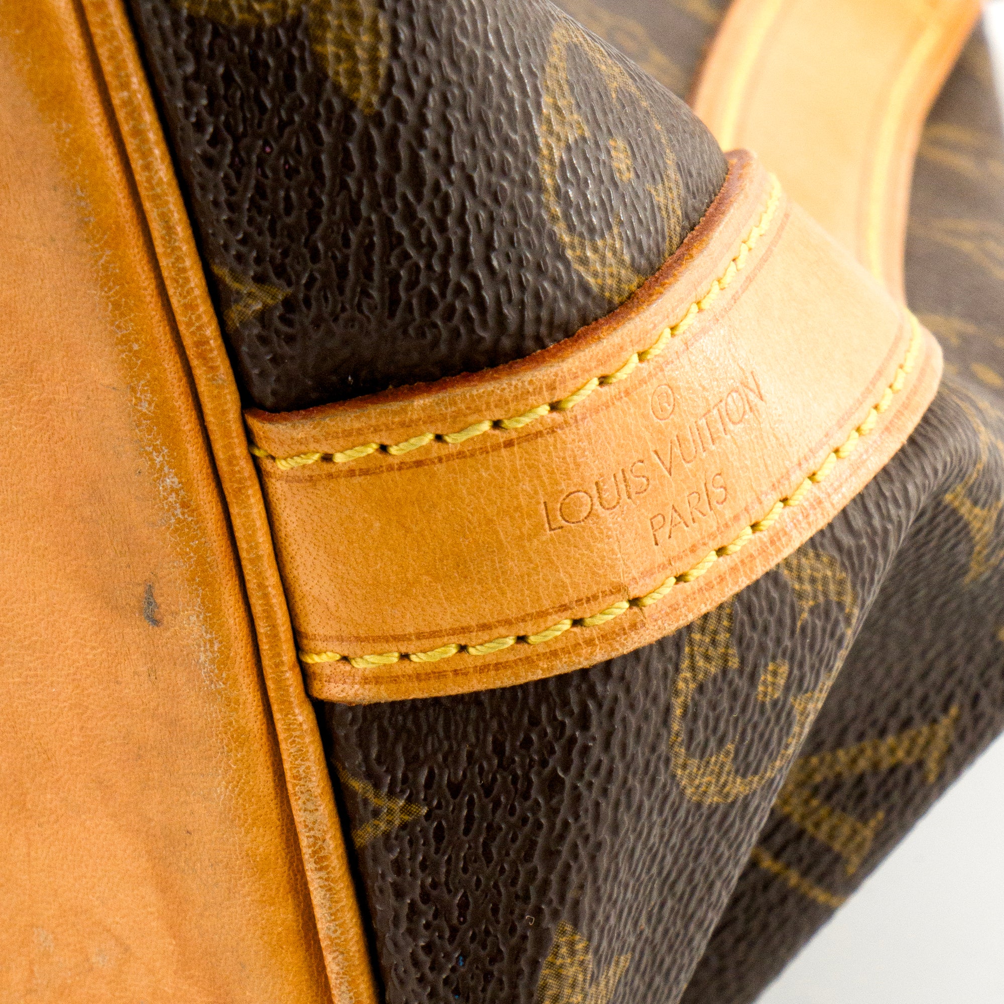 LOUIS VUITTON - Sac à épaule Noé PM Louis Vuitton en toile enduite monogrammée