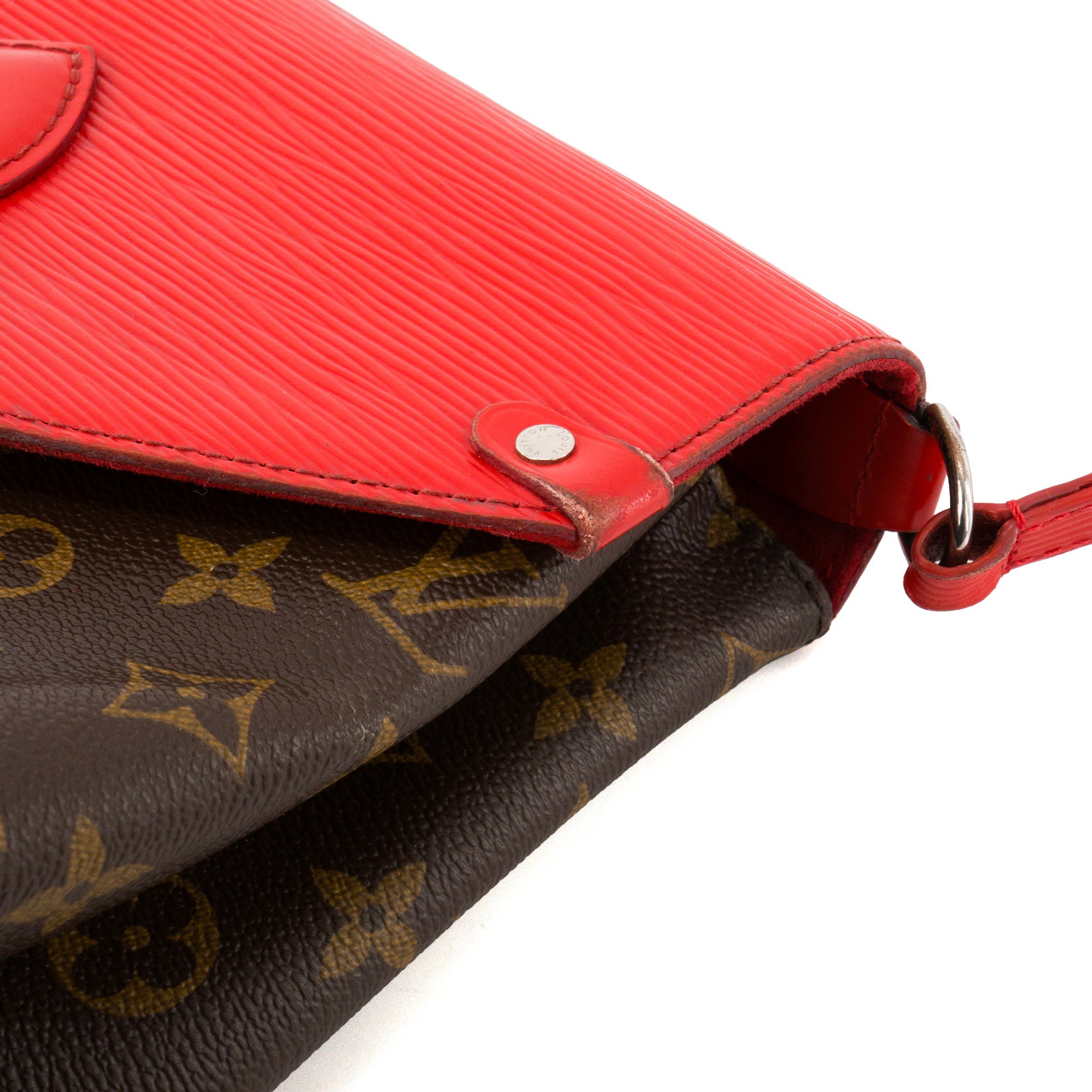 LOUIS VUITTON - Sac à bandoulière Saint Michel Louis Vuitton en cuir épi rouge et toile monogrammée marron