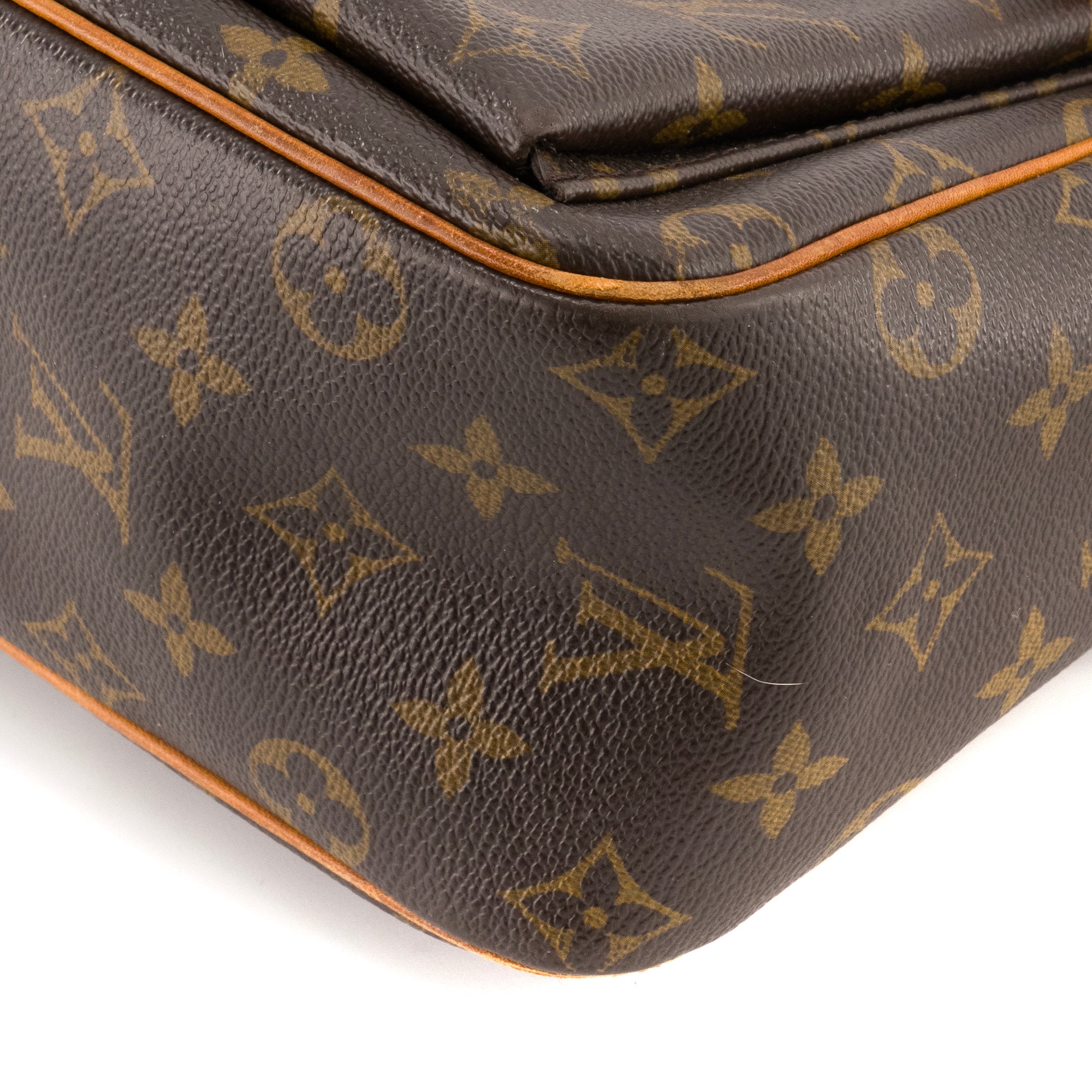 LOUIS VUITTON - Sac à épaule Viva Cité Louis Vuitton en toile enduite monogrammée