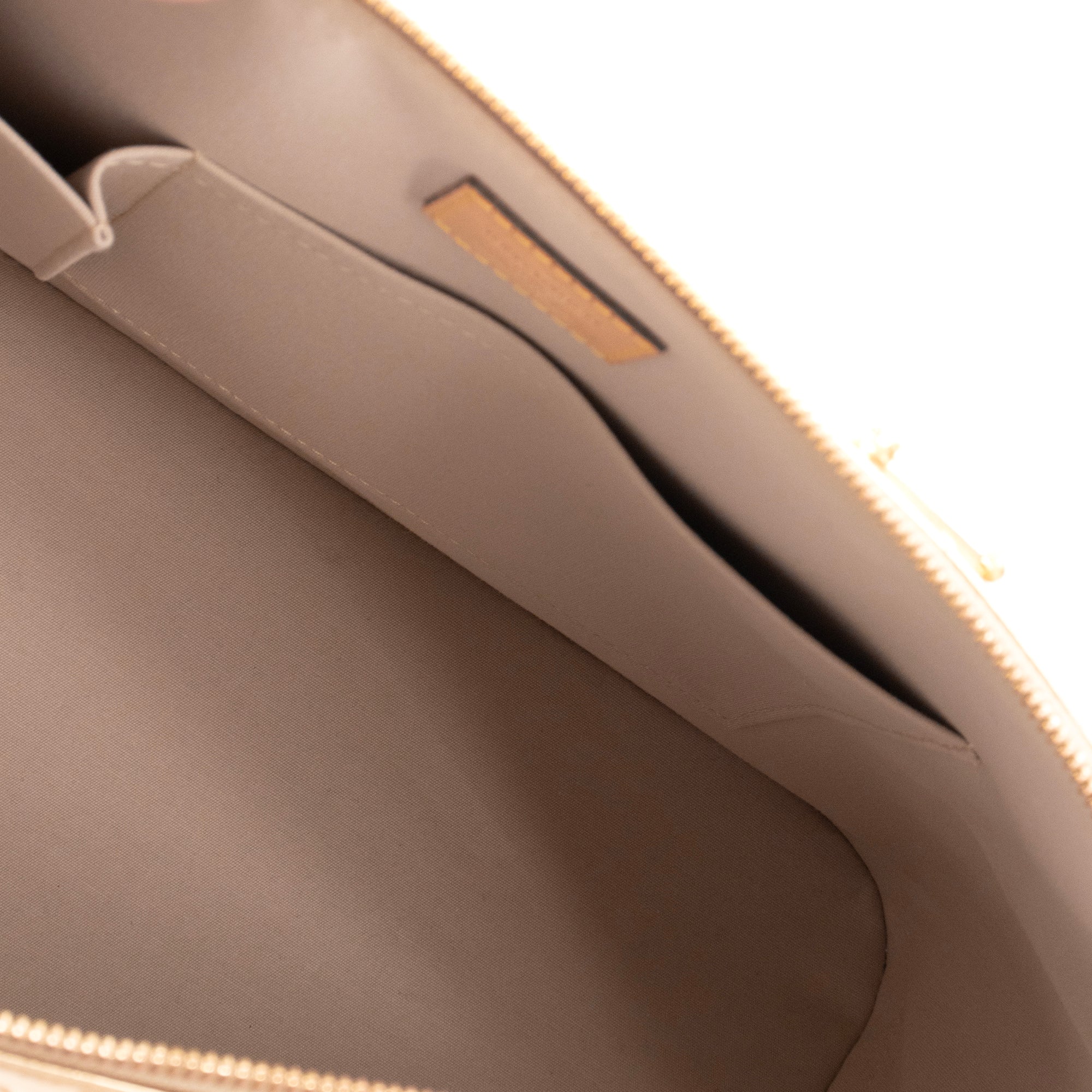 LOUIS VUITTON - Sac à main Alma GM Louis Vuitton en cuir verni miroir doré