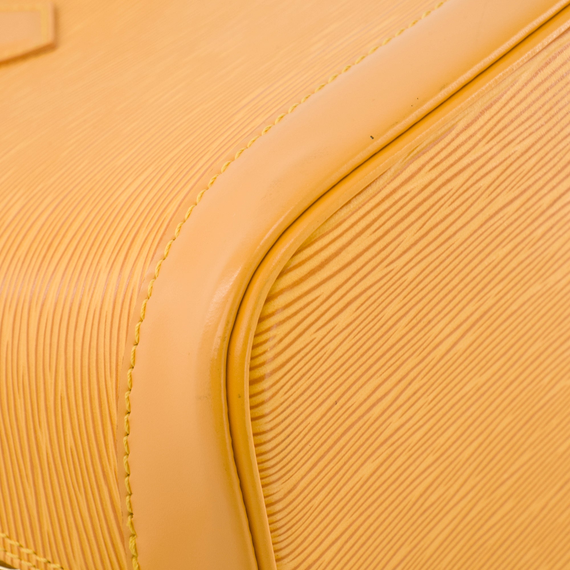 LOUIS VUITTON - Sac à main Alma PM Louis Vuitton en cuir épi jaune vintage