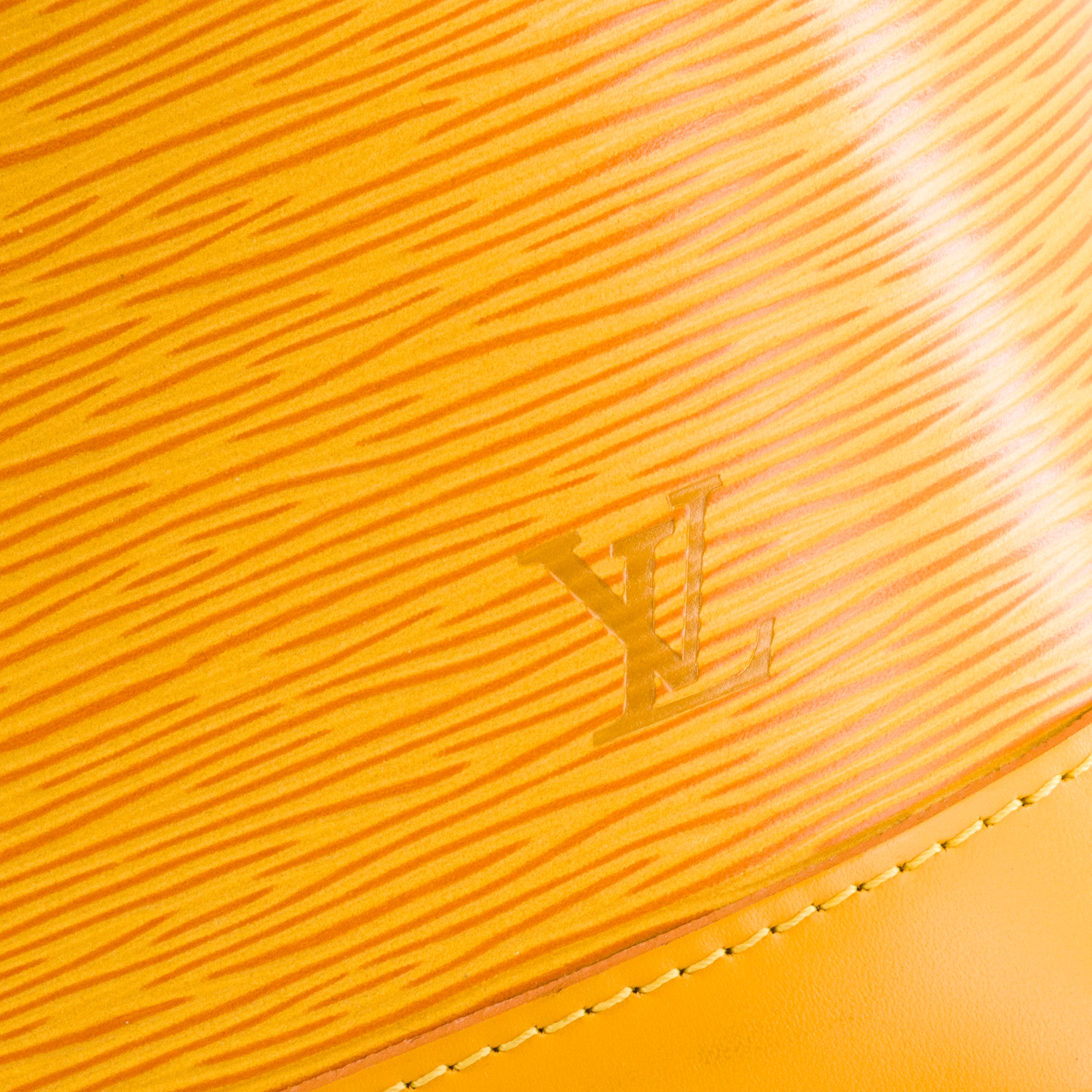 LOUIS VUITTON - Sac à main Alma PM Louis Vuitton en cuir épi jaune vintage