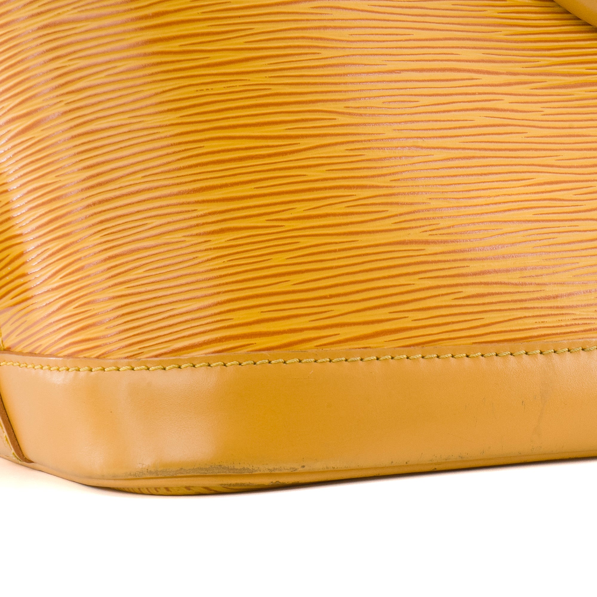 LOUIS VUITTON - Sac à main Alma PM Louis Vuitton en cuir épi jaune vintage