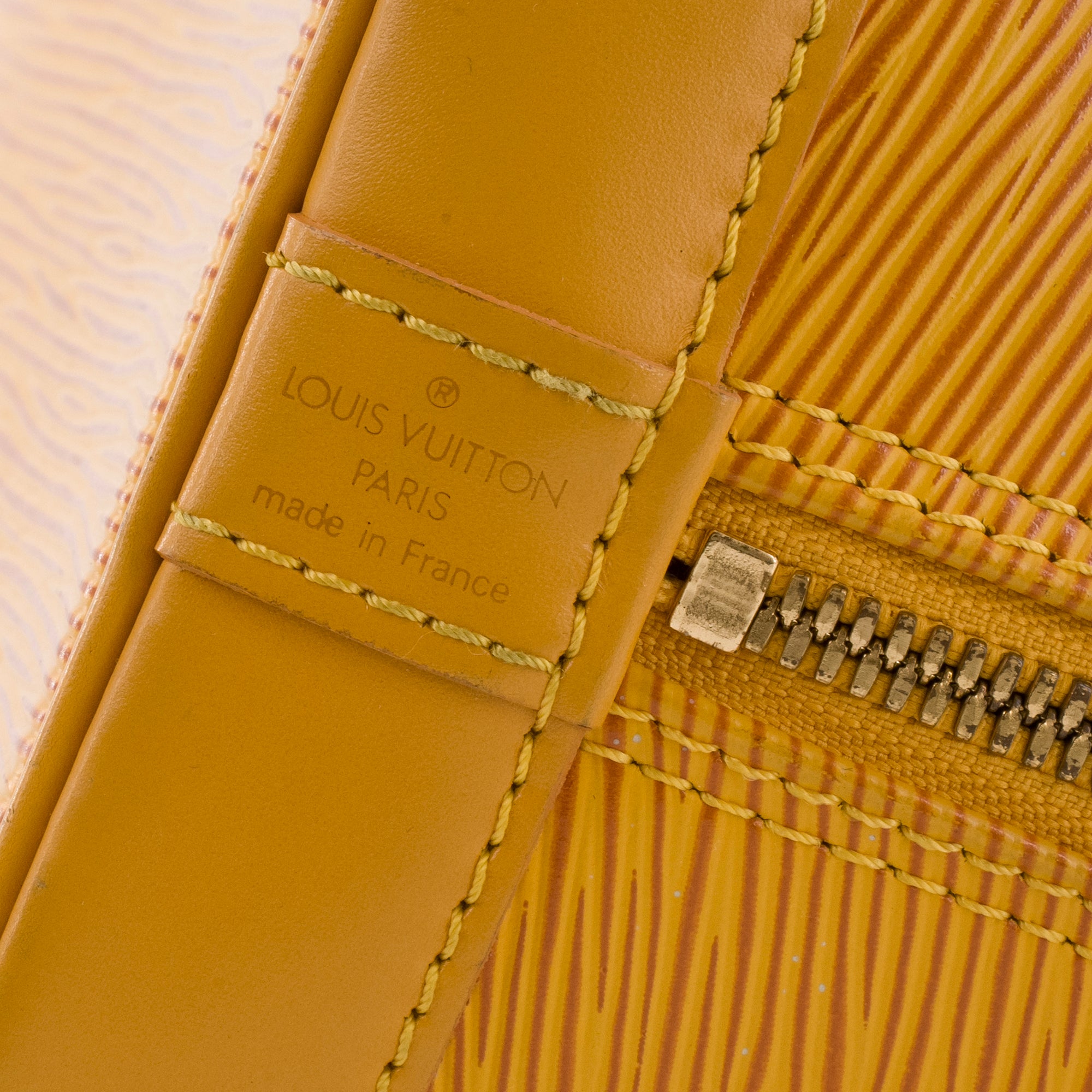 LOUIS VUITTON - Sac à main Alma PM Louis Vuitton en cuir épi jaune vintage