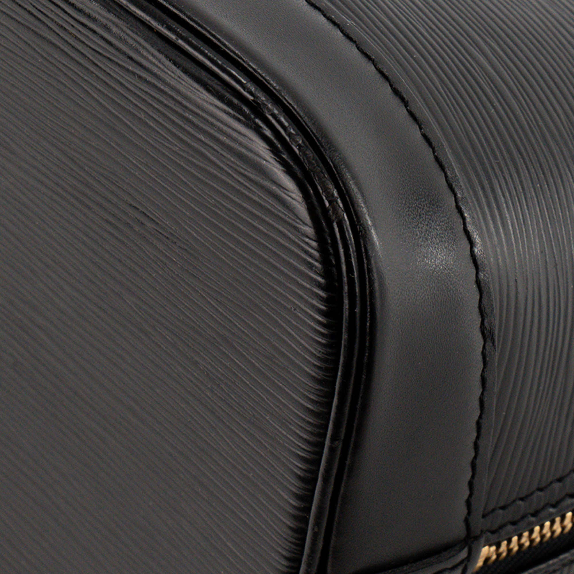 LOUIS VUITTON - Sac à main Alma PM Louis Vuitton en cuir épi noir vintage