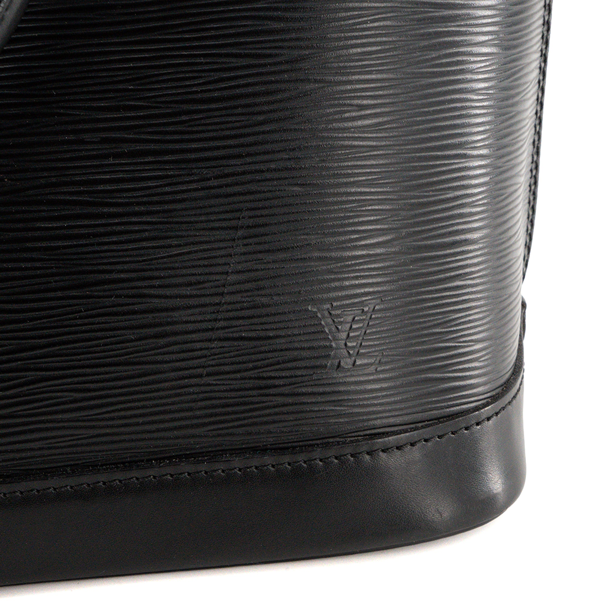 LOUIS VUITTON - Sac à main Alma PM Louis Vuitton en cuir épi noir vintage