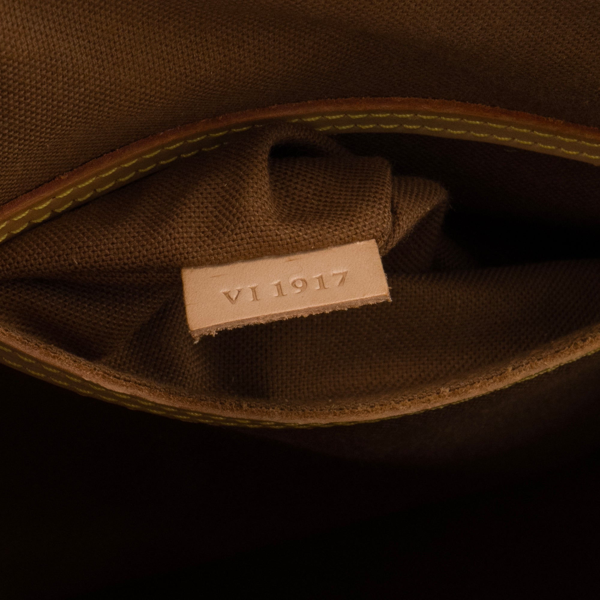 LOUIS VUITTON - Sac à main Alma PM Louis Vuitton en toile enduite monogrammée vintage