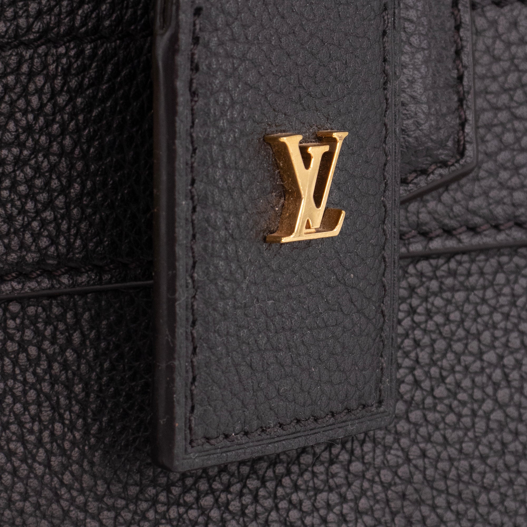 LOUIS VUITTON - Louis Vuitton City Steamer handbag in black grained leather