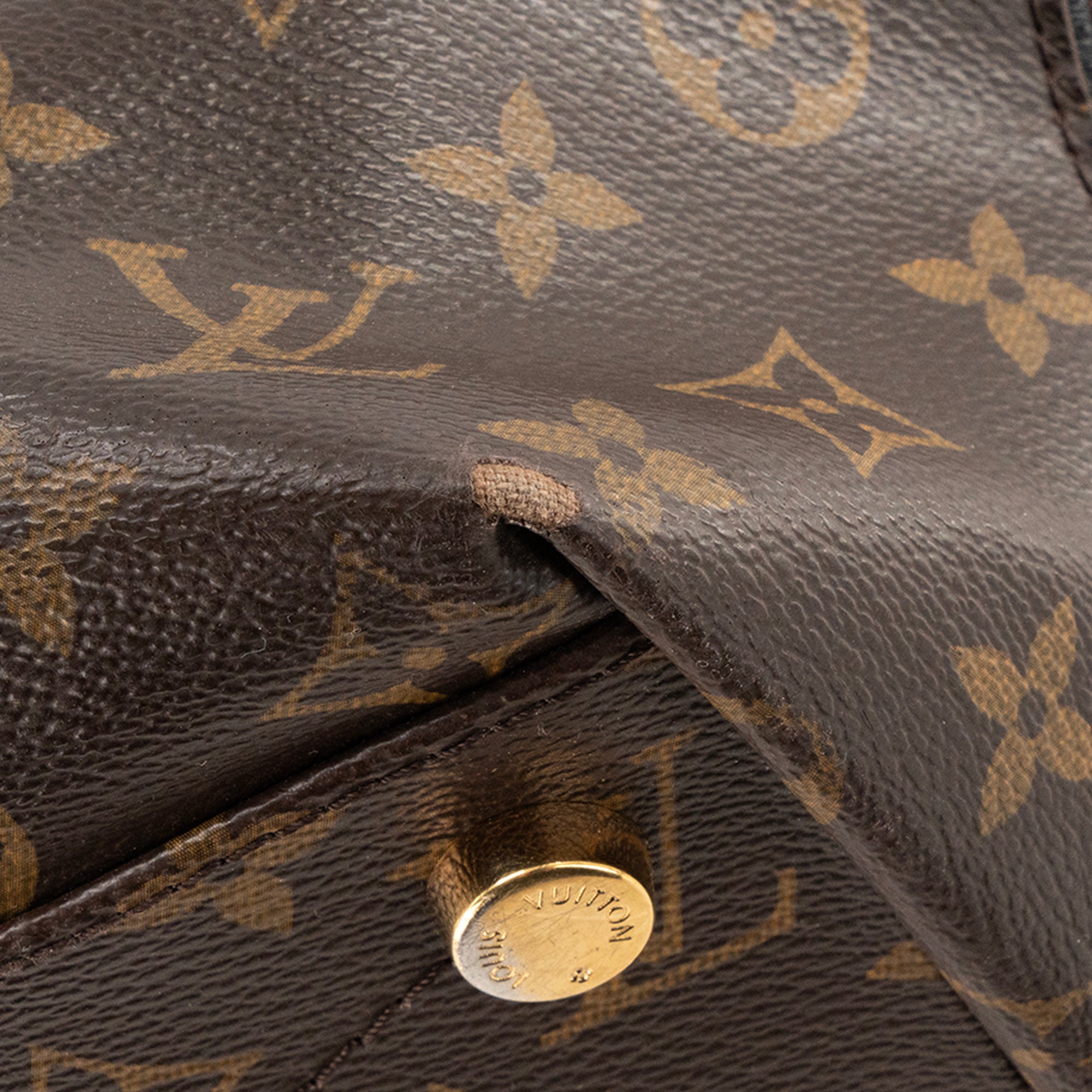 LOUIS VUITTON - Sac à main Majestueux Louis Vuitton en toile enduite et cuirs exotiques marron et bordeaux