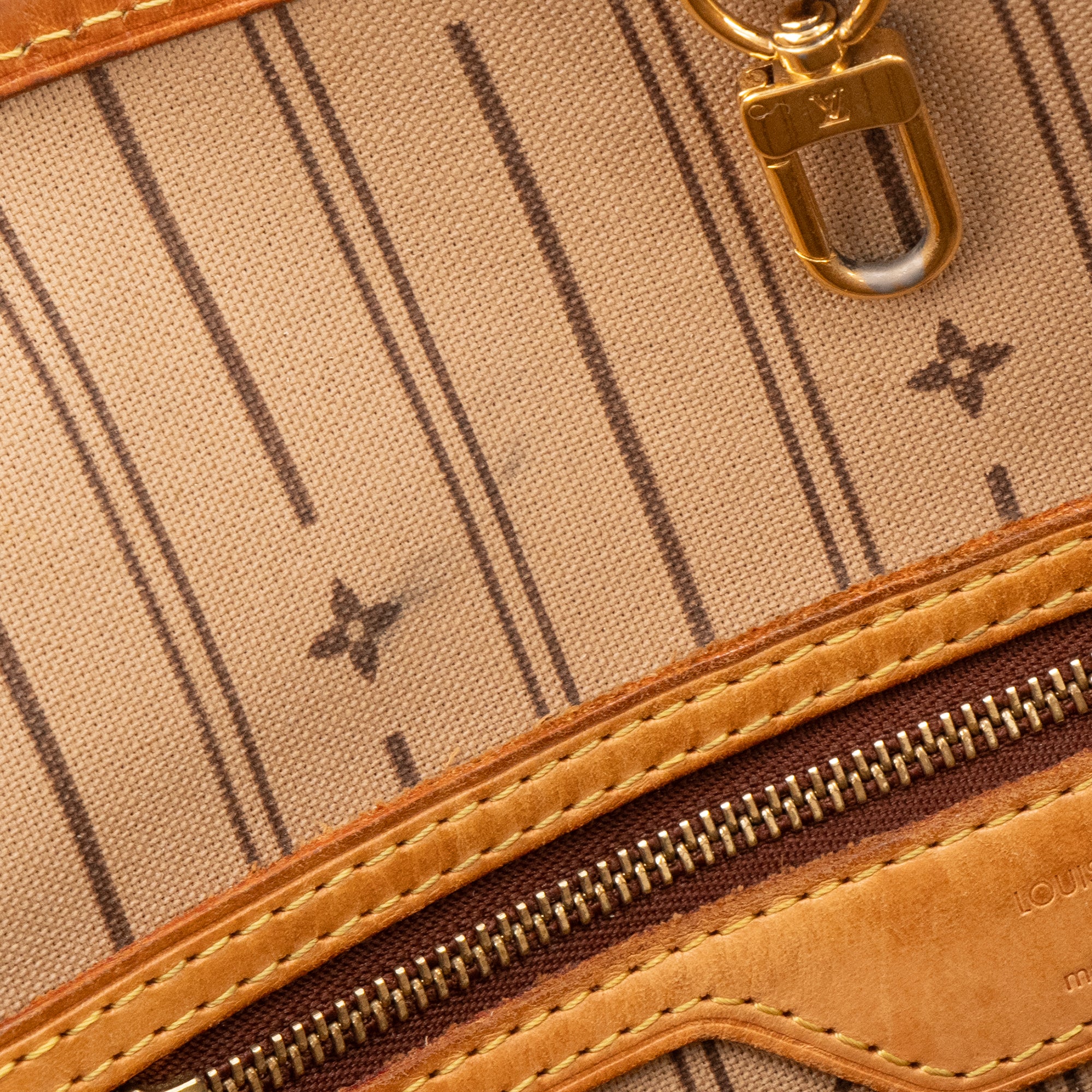 LOUIS VUITTON - Sac à main Neverfull PM Louis Vuitton en toile enduite monogrammée