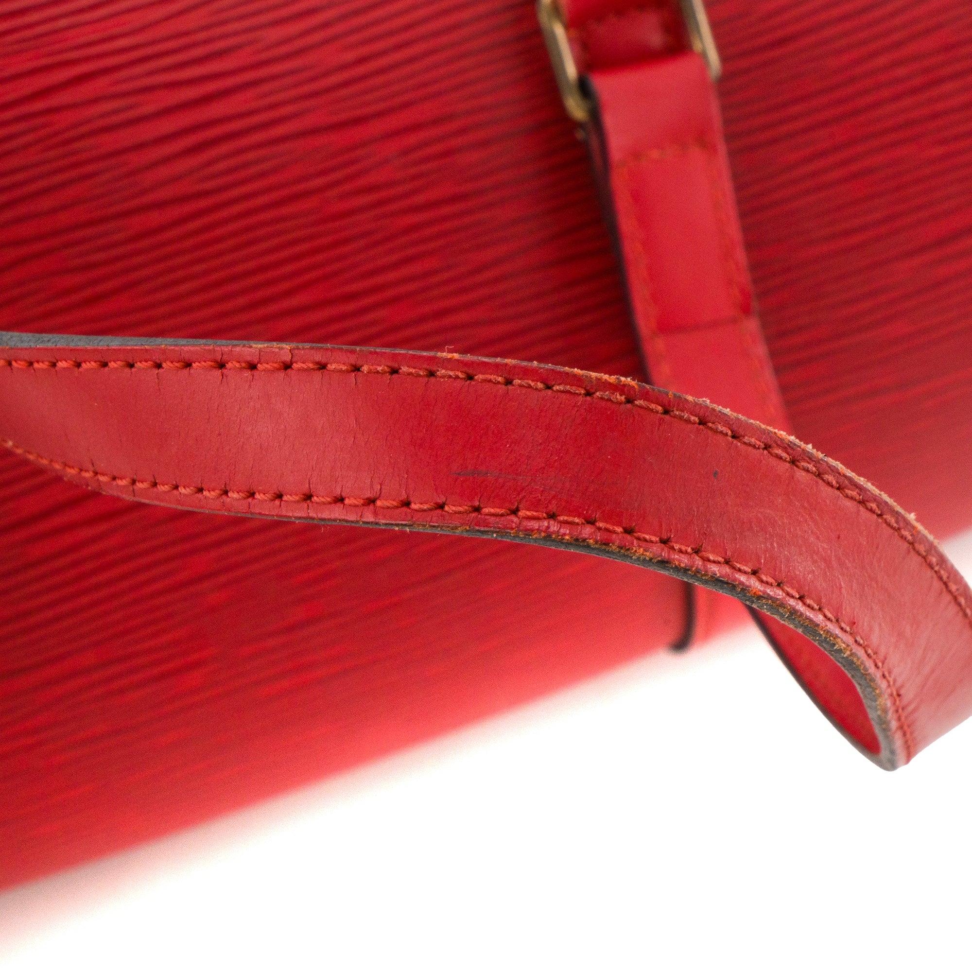 LOUIS VUITTON - Sac à main Soufflot Louis Vuitton en cuir épi rouge vintage