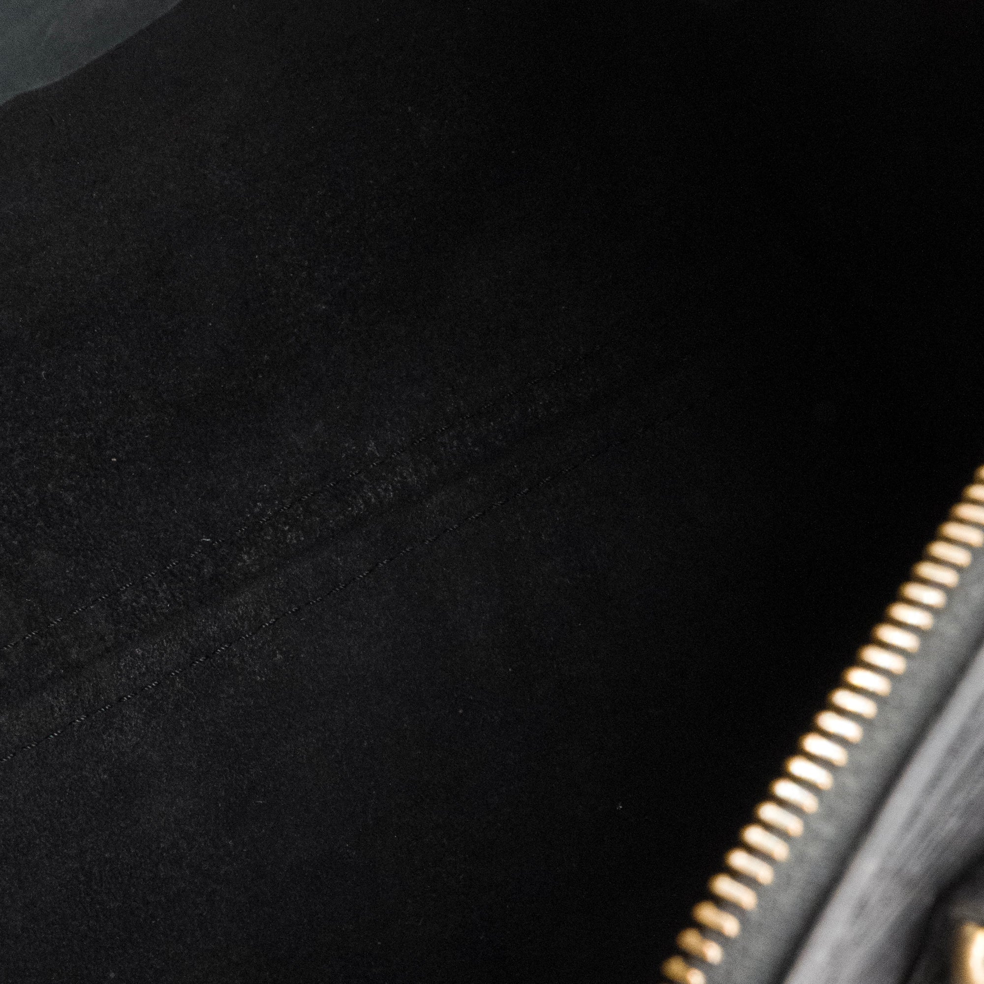 LOUIS VUITTON - Sac à main Speedy Louis Vuitton en cuir épi noir vintage