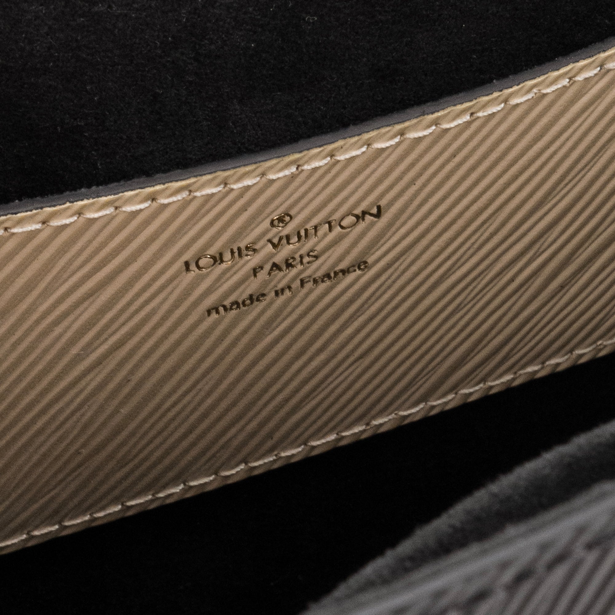 LOUIS VUITTON - Sac à main Twist One Handle Louis Vuitton en cuir épi noir édition limitée