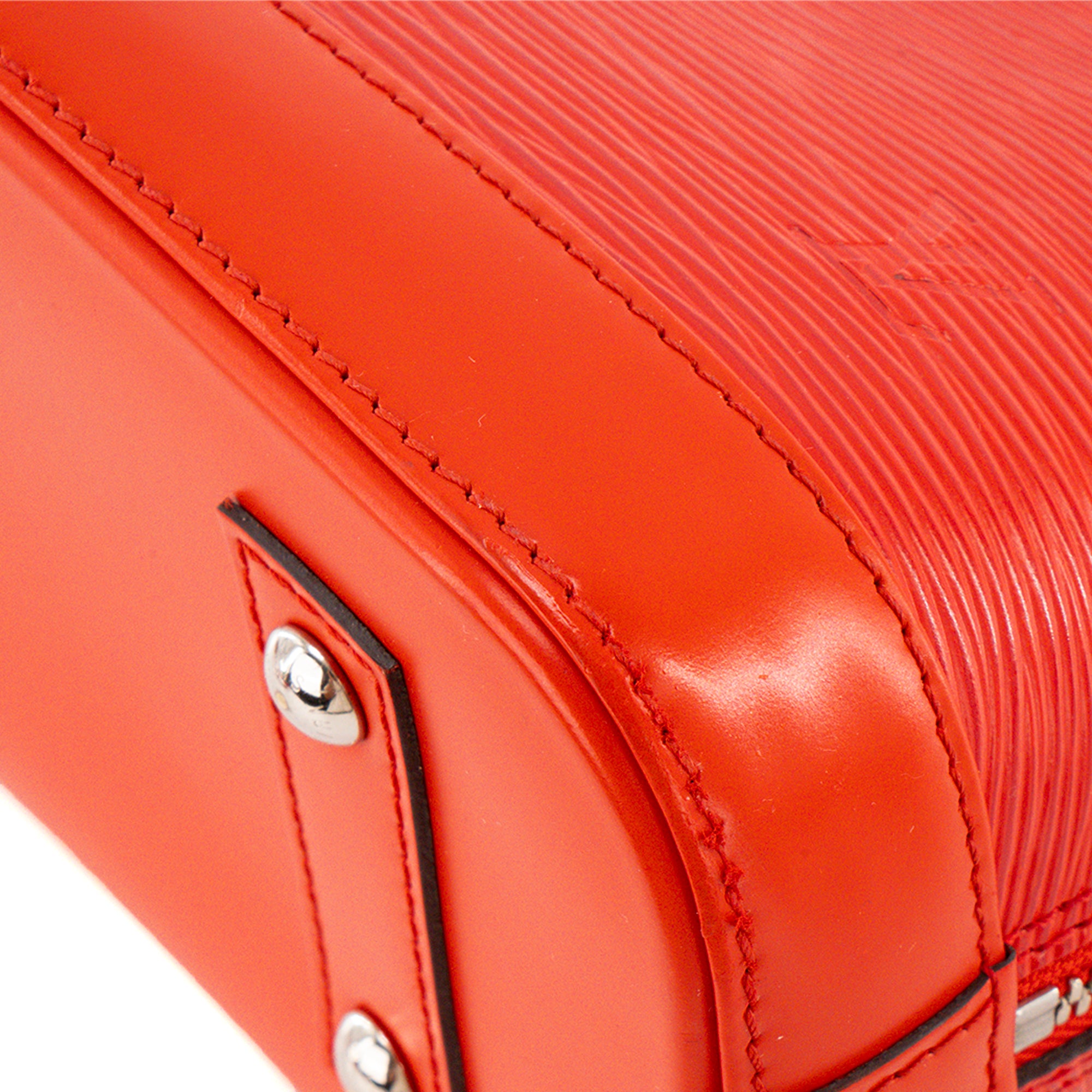 LOUIS VUITTON - Sac à bandoulière Alma BB Louis Vuitton en cuir épi rouge