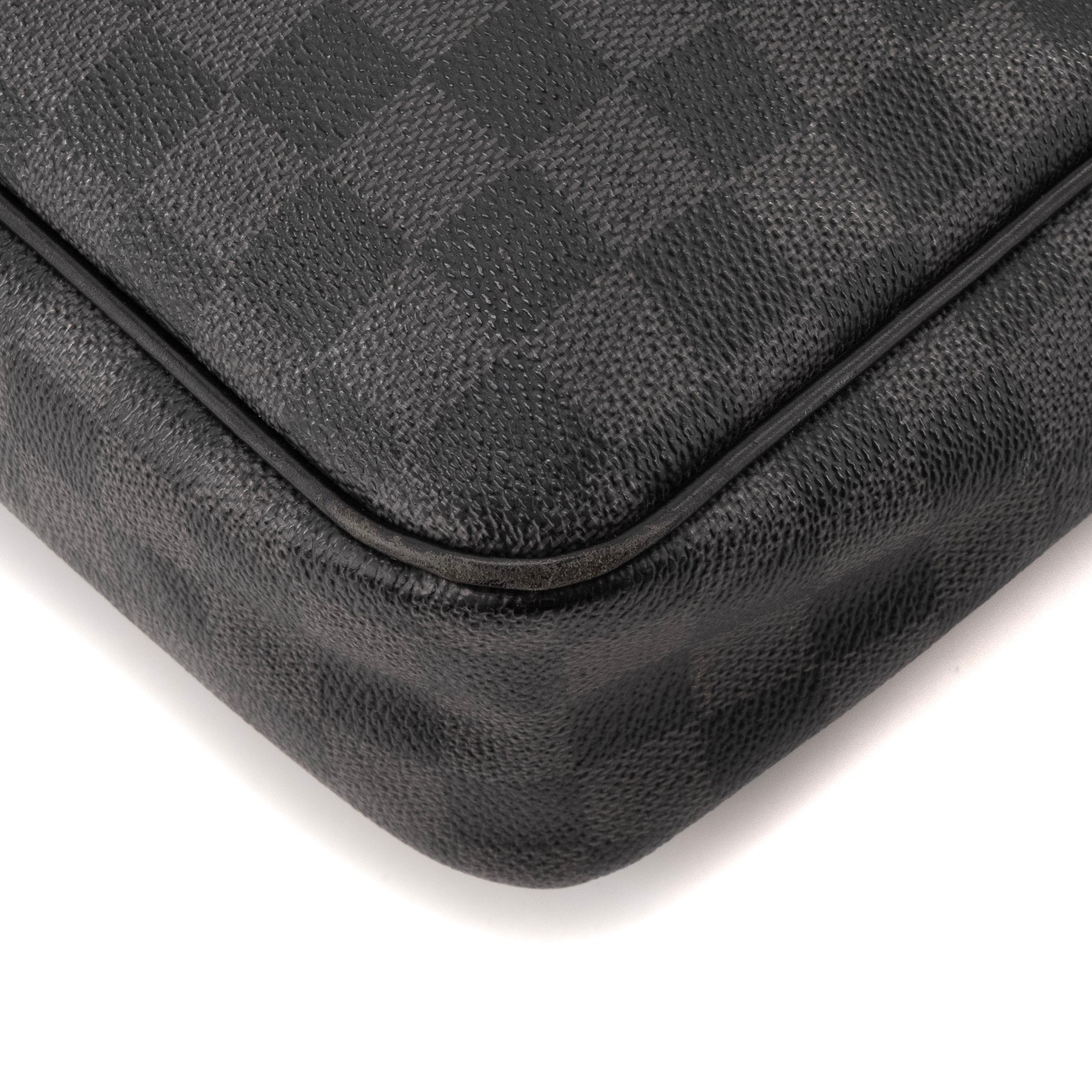 LOUIS VUITTON - Sac bandoulière District Louis Vuitton en toile enduite damier graphite