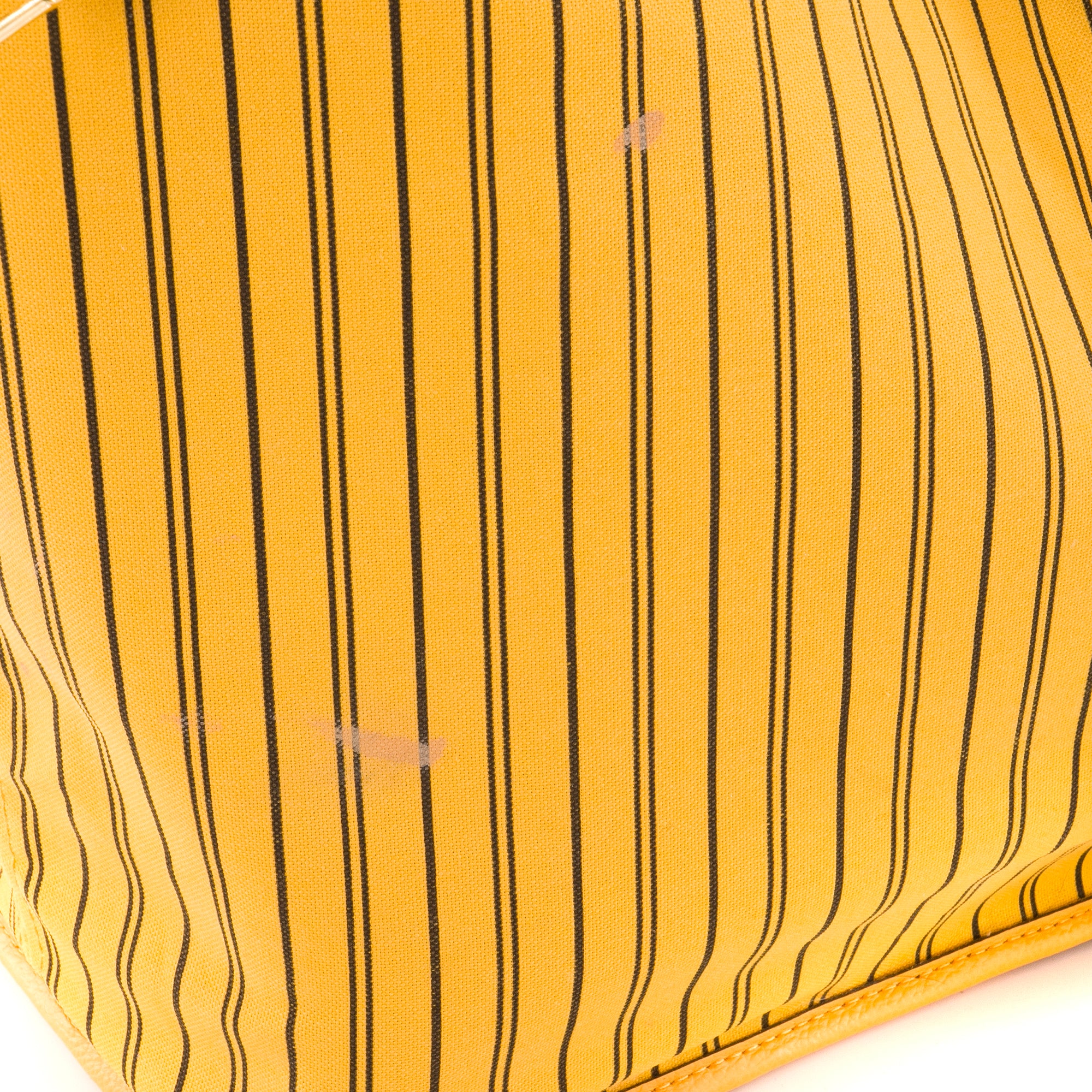 LOUIS VUITTON - Sac cabas Neverfull MM Inside Out Louis Vuitton réversible en toile enduite et toile jaune