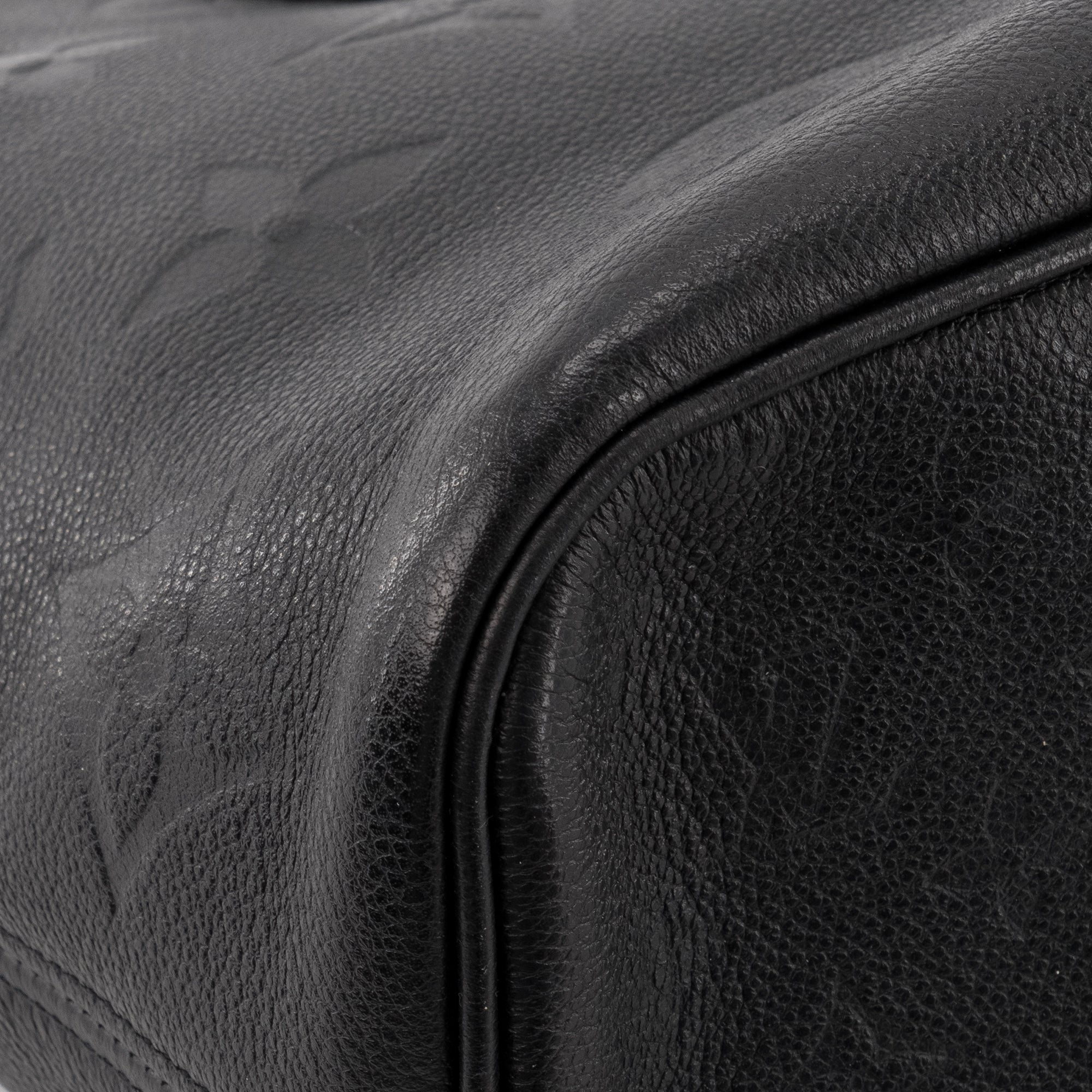 LOUIS VUITTON - Sac cabas Neverfull MM Louis Vuitton en cuir empreinte noir