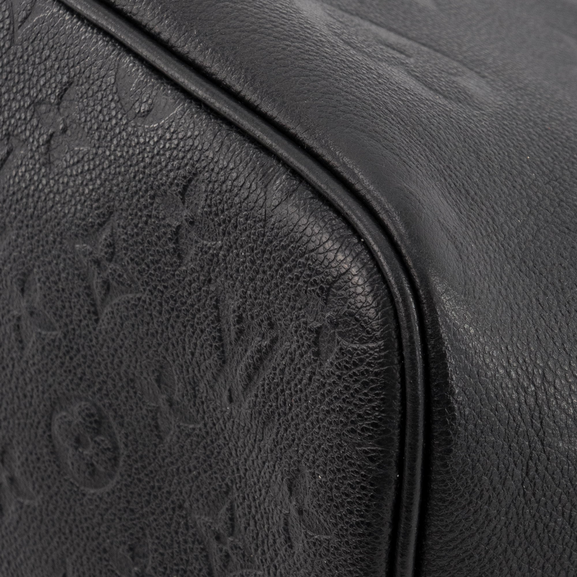 LOUIS VUITTON - Sac cabas Neverfull MM Louis Vuitton en cuir empreinte noir