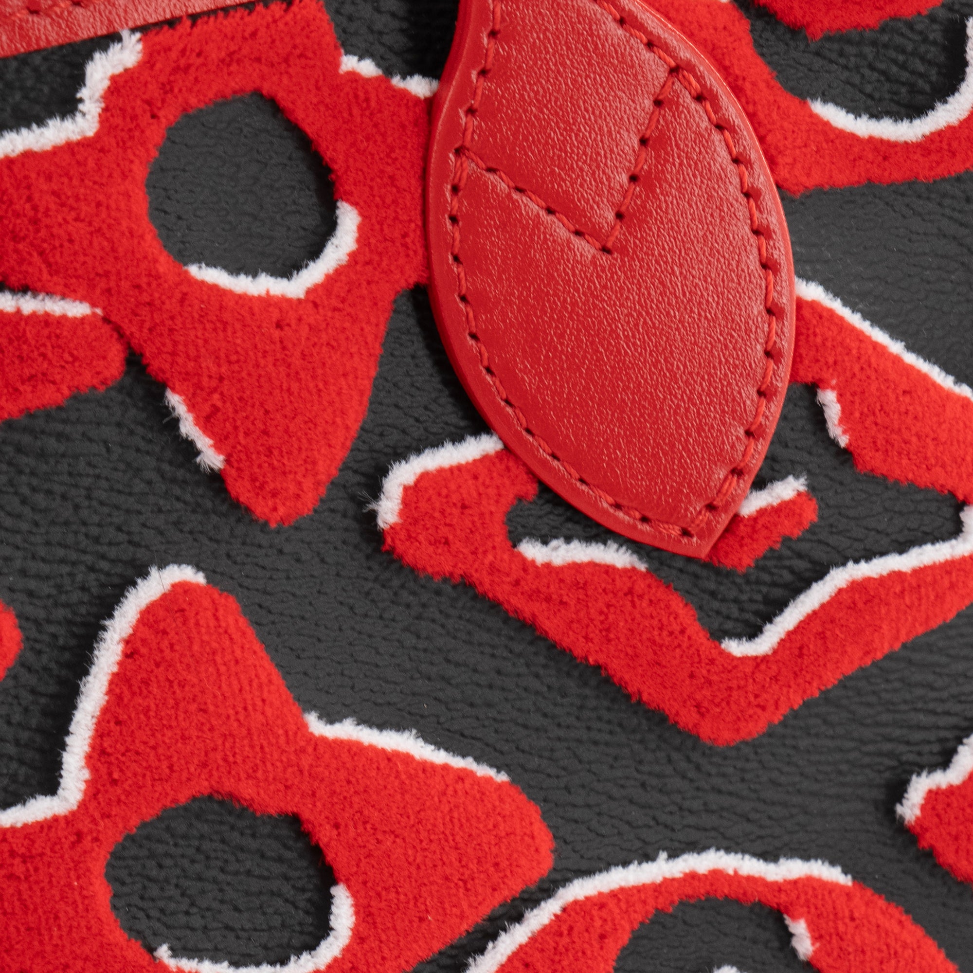 LOUIS VUITTON - Sac cabas Neverfull MM URS Fischer Louis Vuitton en toile enduite noir et velours rouge