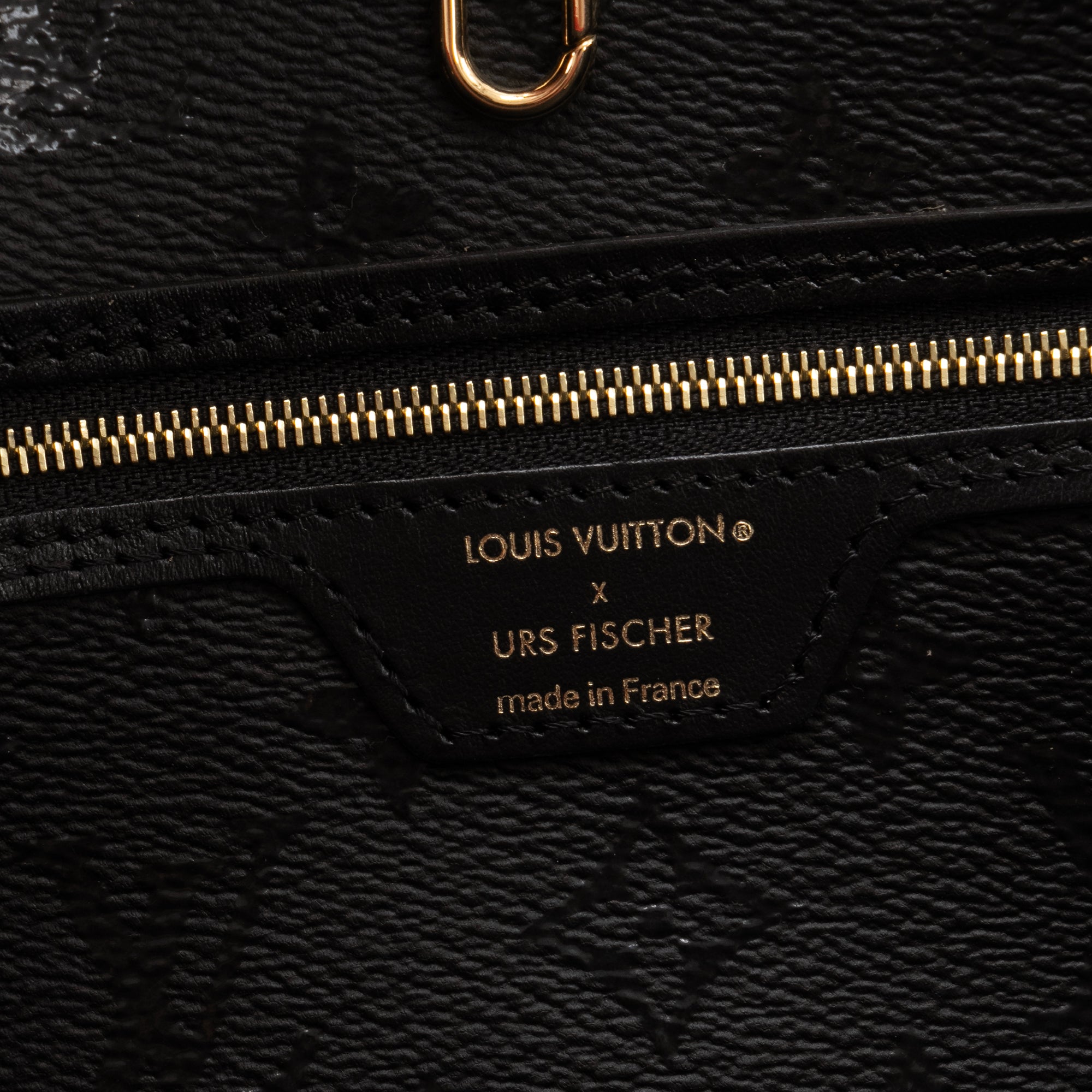 LOUIS VUITTON - Sac cabas Neverfull MM URS Fischer Louis Vuitton en toile enduite noir et velours rouge