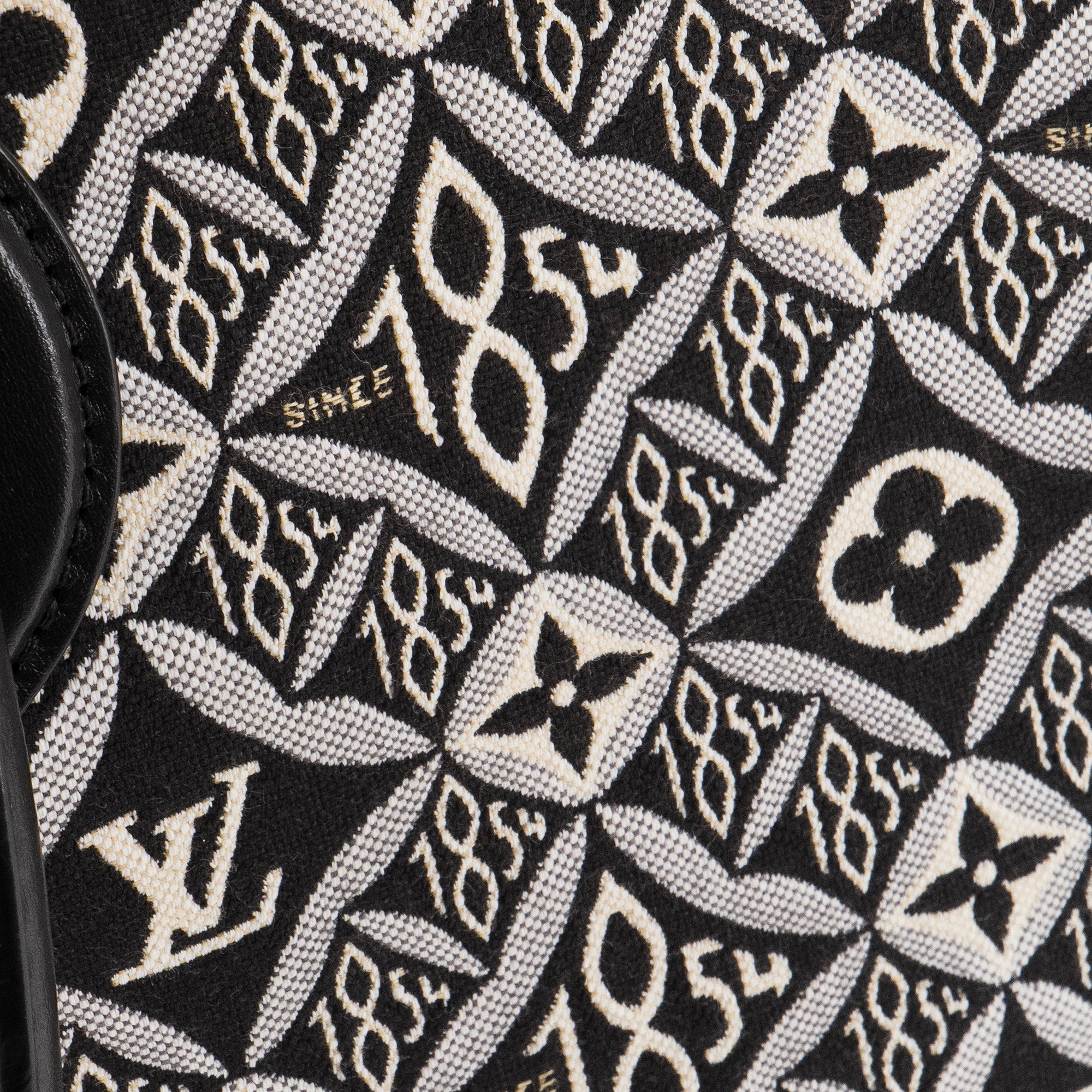 LOUIS VUITTON - Sac cabas OnTheGo GM Louis Vuitton en toile jacquard noire et blanche édition limitée Since 1854