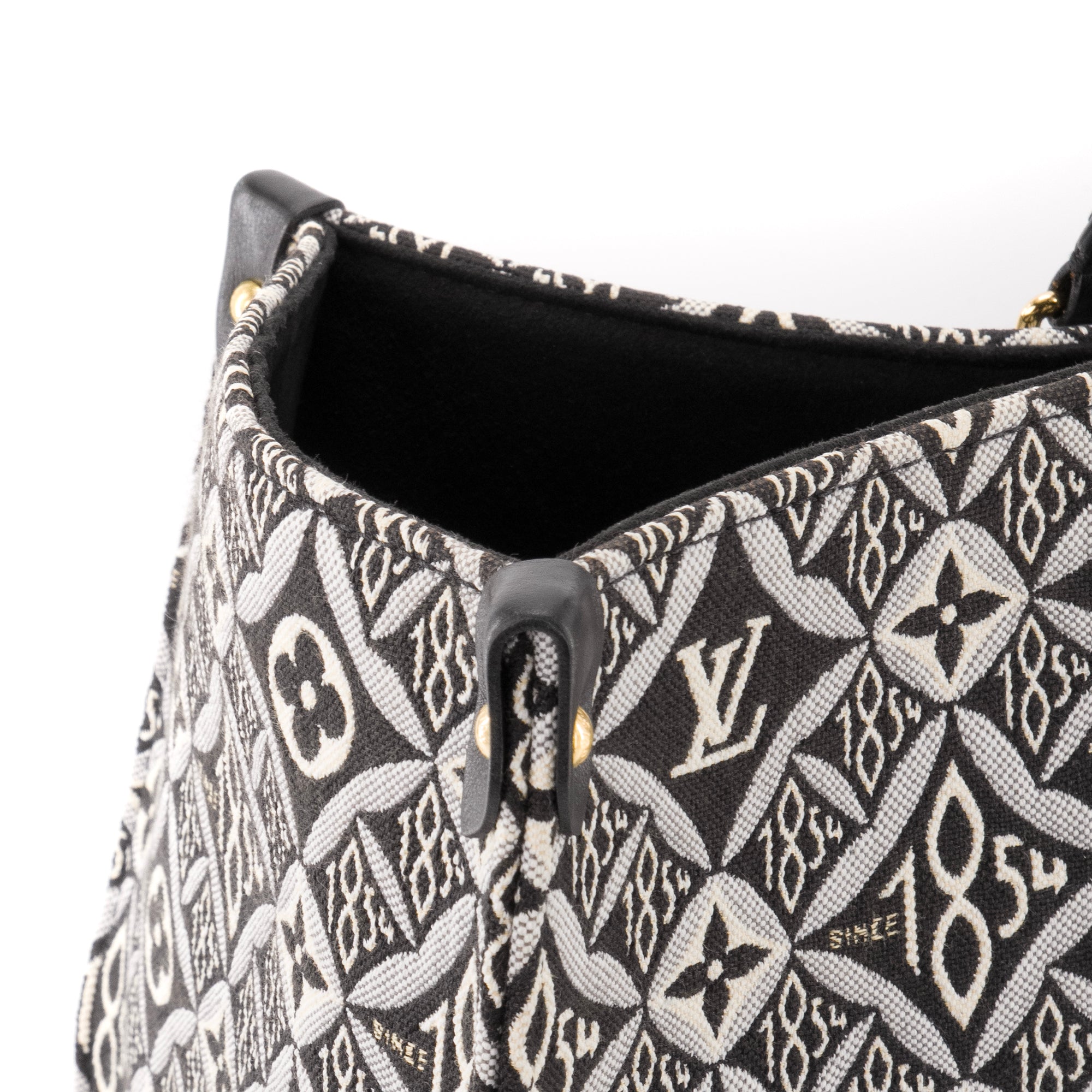 LOUIS VUITTON - Sac cabas OnTheGo GM Louis Vuitton en toile jacquard noire et blanche édition limitée Since 1854