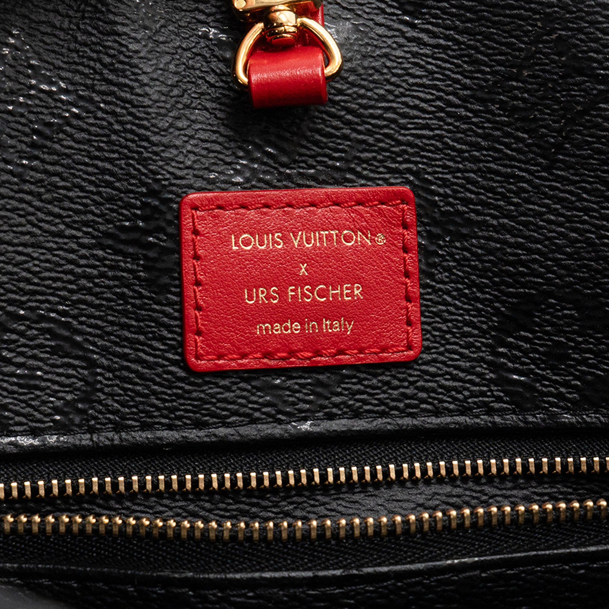 LOUIS VUITTON - Sac cabas Onthego GM Louis Vuitton x Urs Fischer en cuir noir et velours rouge édition limitée