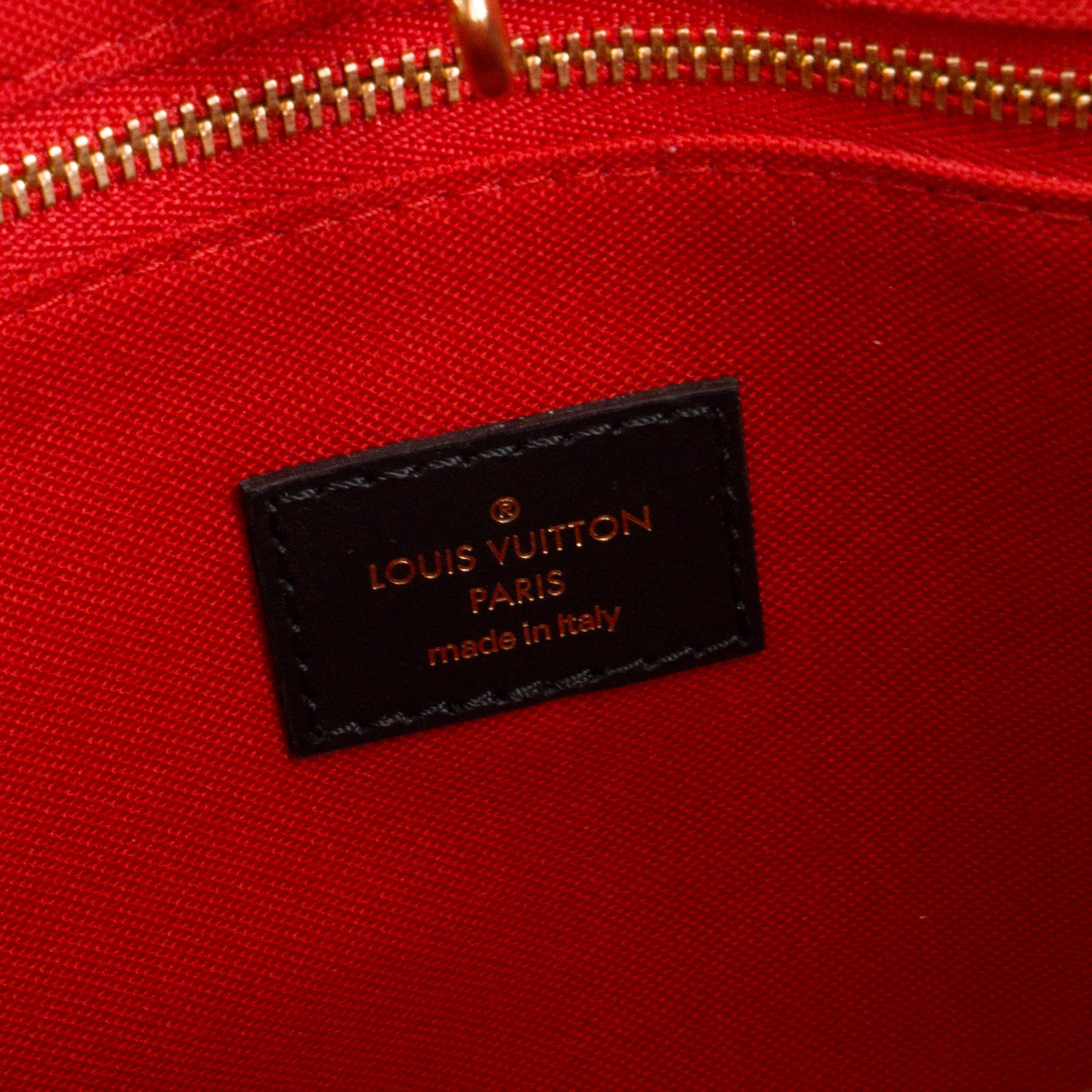 LOUIS VUITTON - Sac cabas OnTheGo PM Louis Vuitton en toile enduite monogrammée