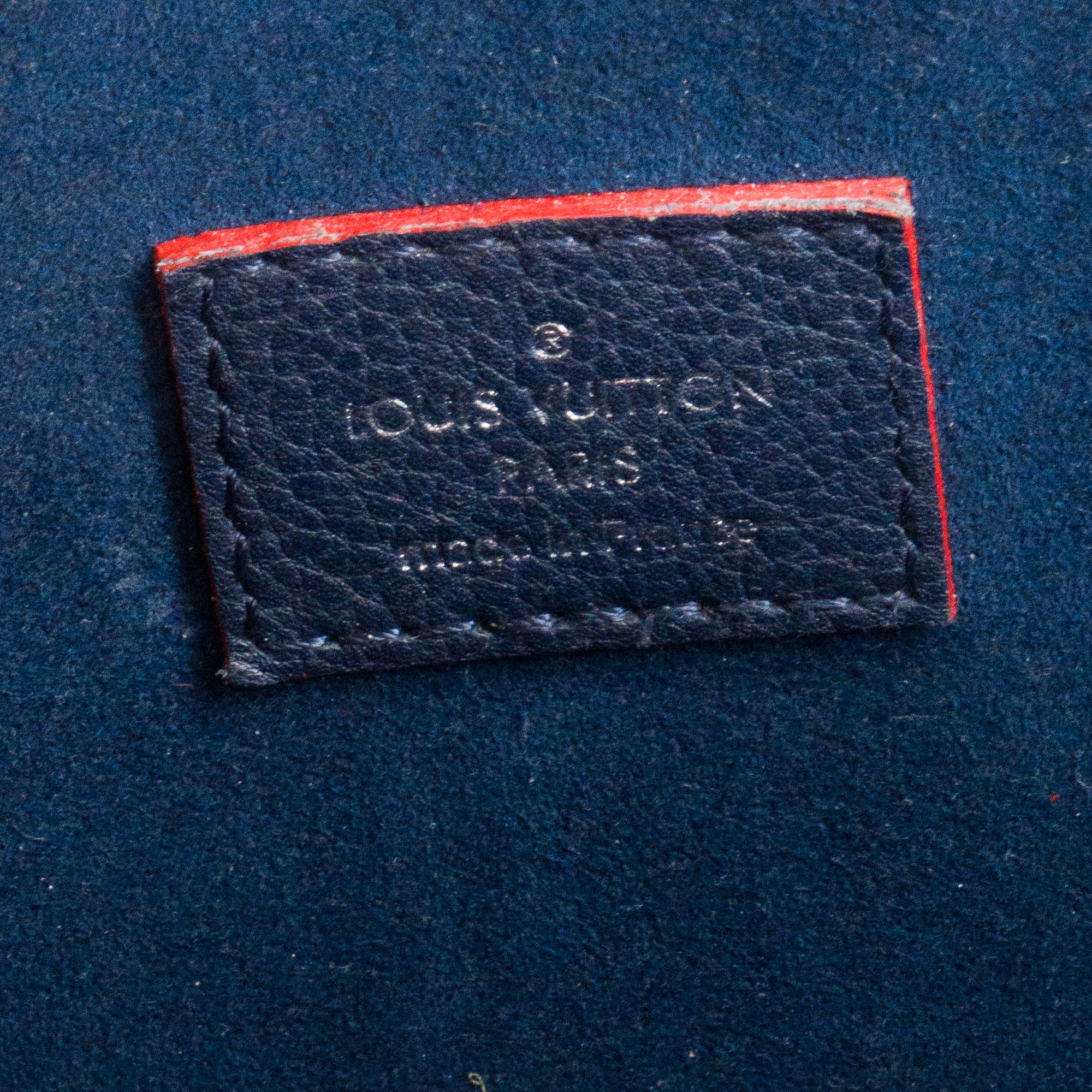 LOUIS VUITTON - Sac Cabas Twist Louis Vuitton en cuir épi bleu et rouge