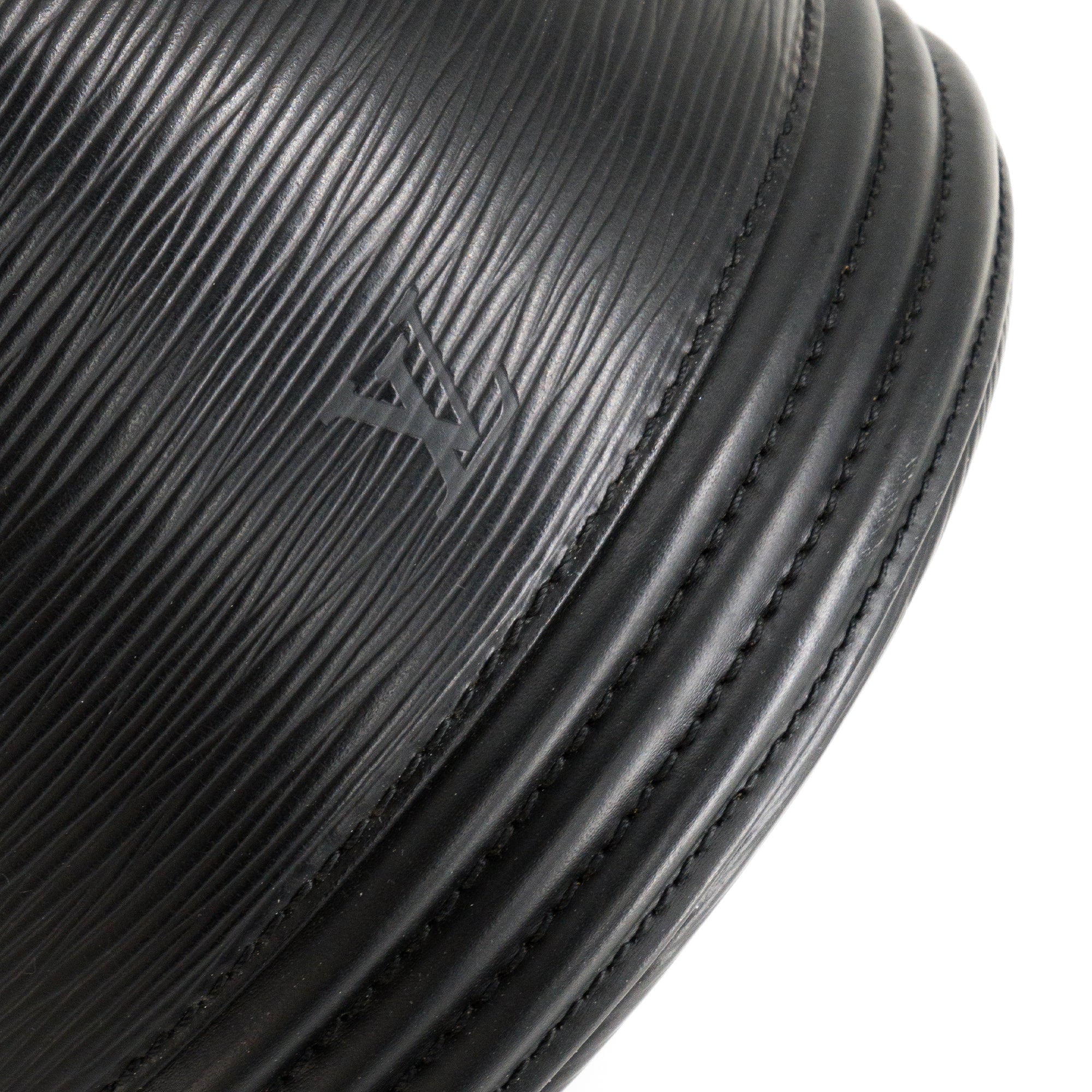 LOUIS VUITTON - Sac Cannes Louis Vuitton en cuir épi noir vintage