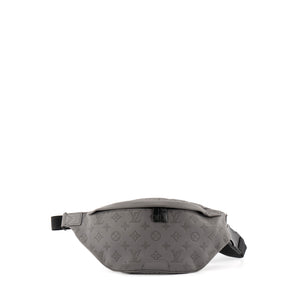LOUIS VUITTON - Sac ceinture Discovery Louis Vuitton en cuir monogram shadow gris