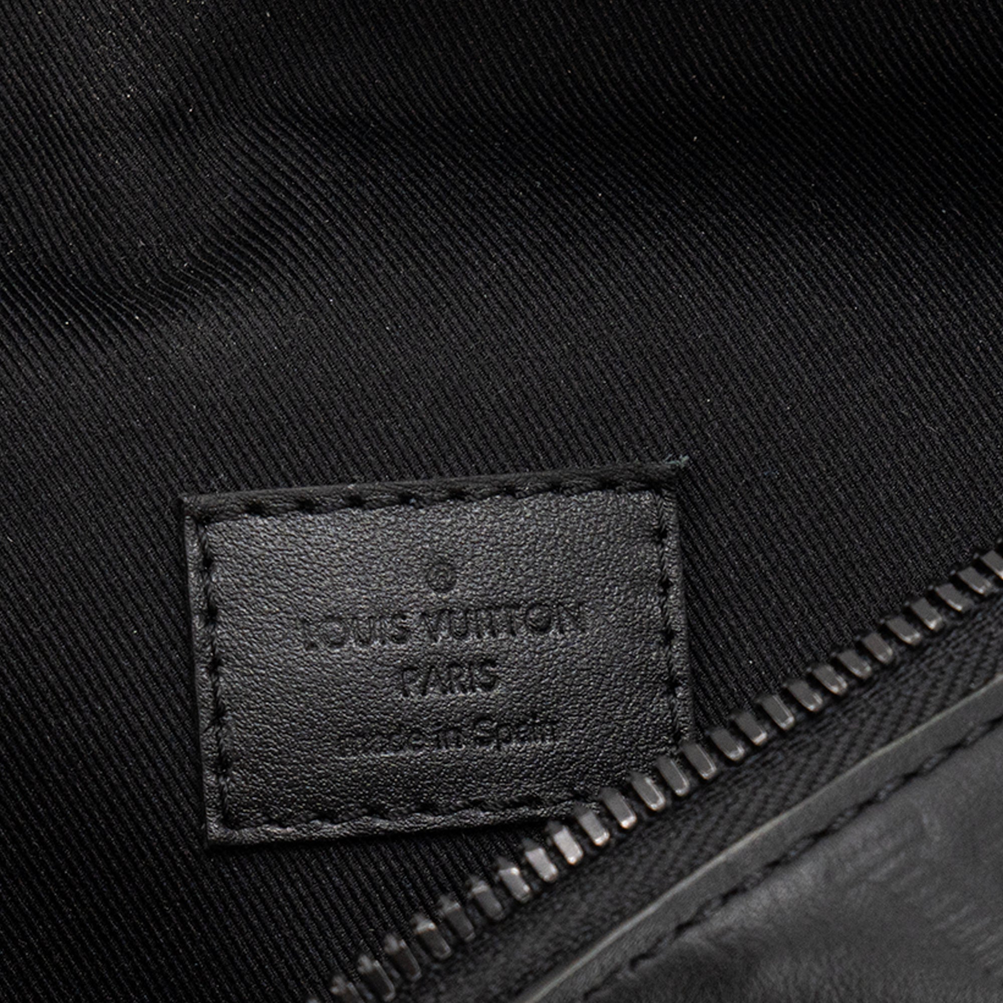 LOUIS VUITTON - Sac ceinture Discovery Louis Vuitton en cuir monogrammé noir