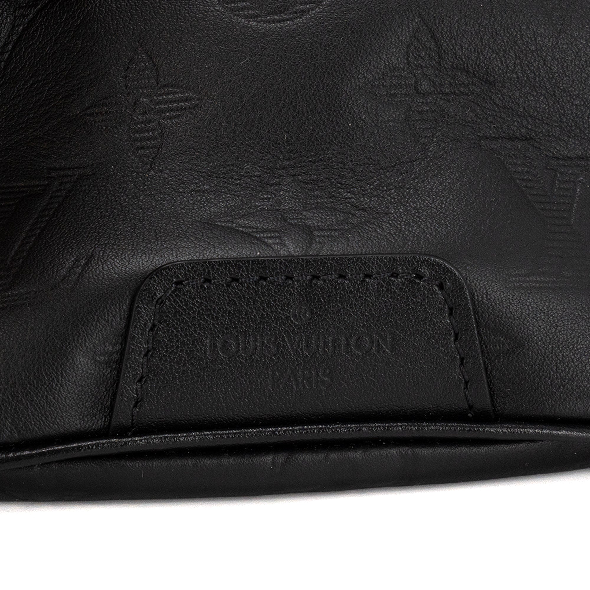 LOUIS VUITTON - Sac ceinture Discovery Louis Vuitton en cuir monogrammé noir