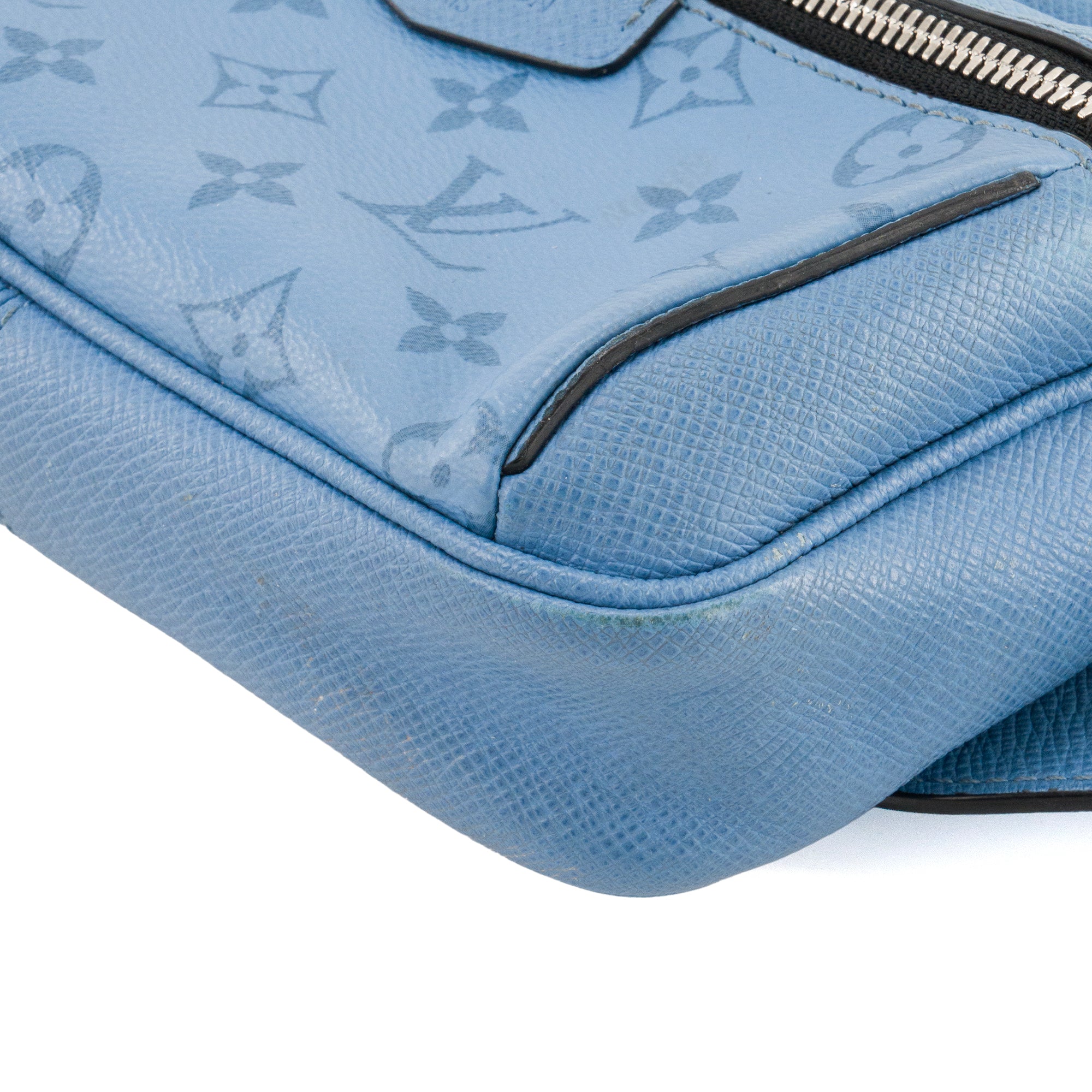 LOUIS VUITTON - Sac ceinture Outdoor Louis Vuitton en cuir et toile enduite monogrammée bleu