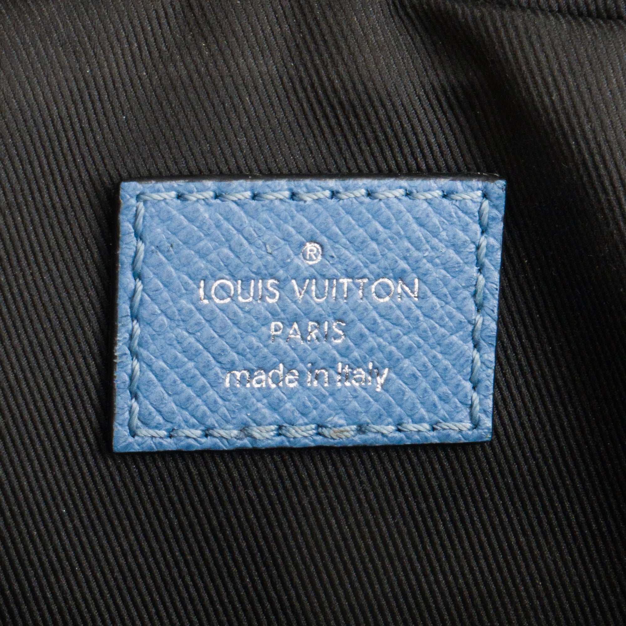 LOUIS VUITTON - Sac ceinture Outdoor Louis Vuitton en cuir et toile enduite monogrammée bleu
