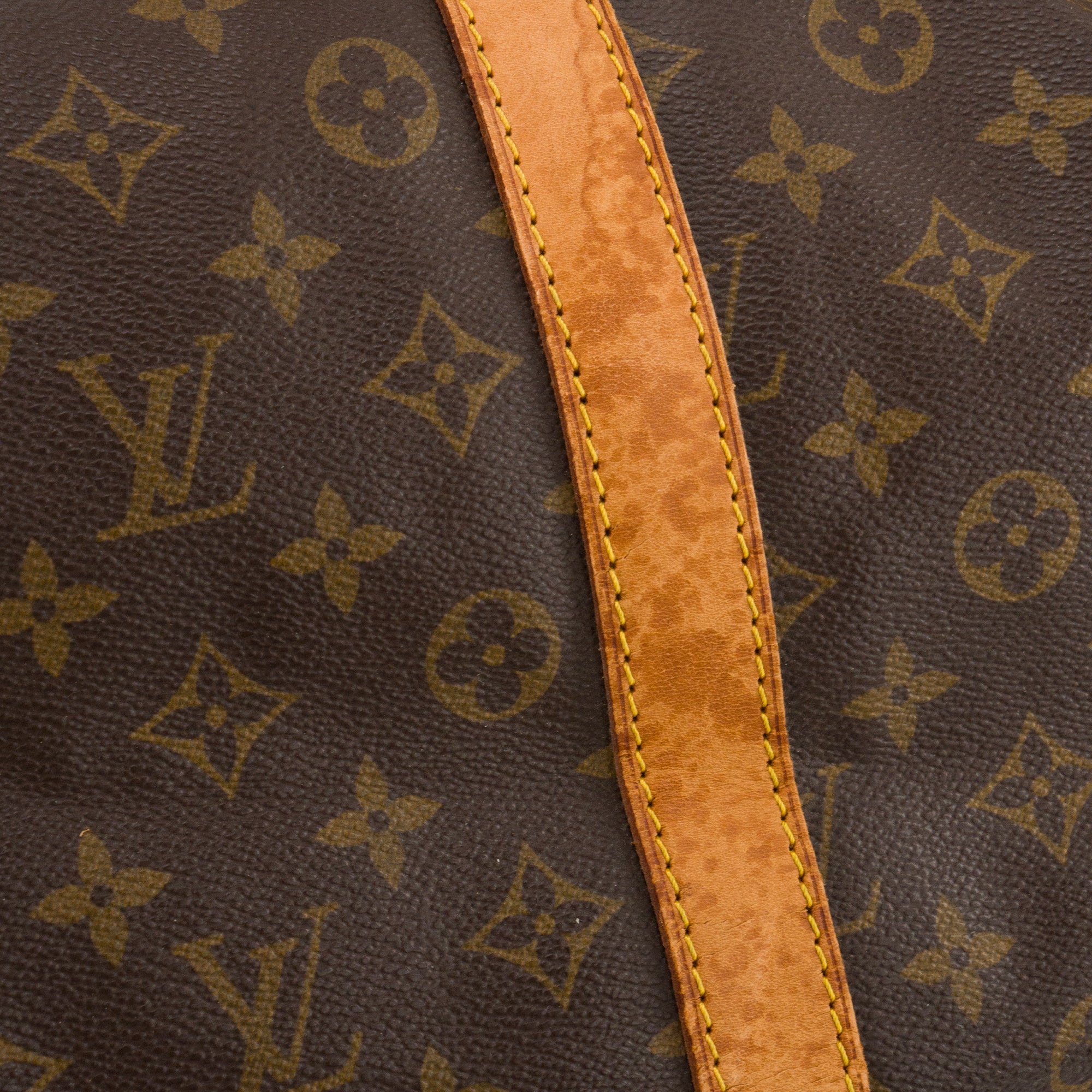 LOUIS VUITTON - Sac de voyage Keepall 55 bandoulière Louis Vuitton en toile enduite monogrammée vintage