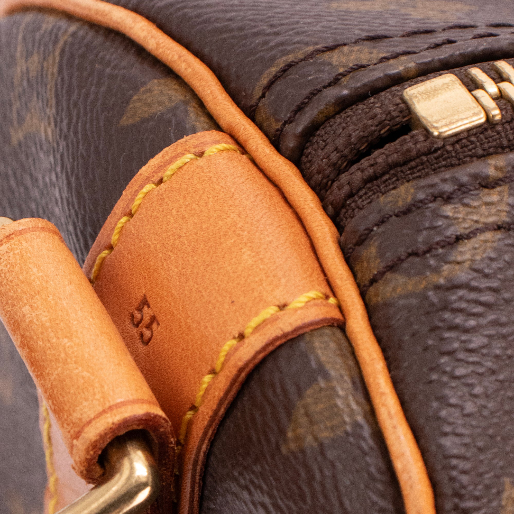 LOUIS VUITTON - Sac de voyage Keepall 55 bandoulière Louis Vuitton en toile enduite monogrammée vintage