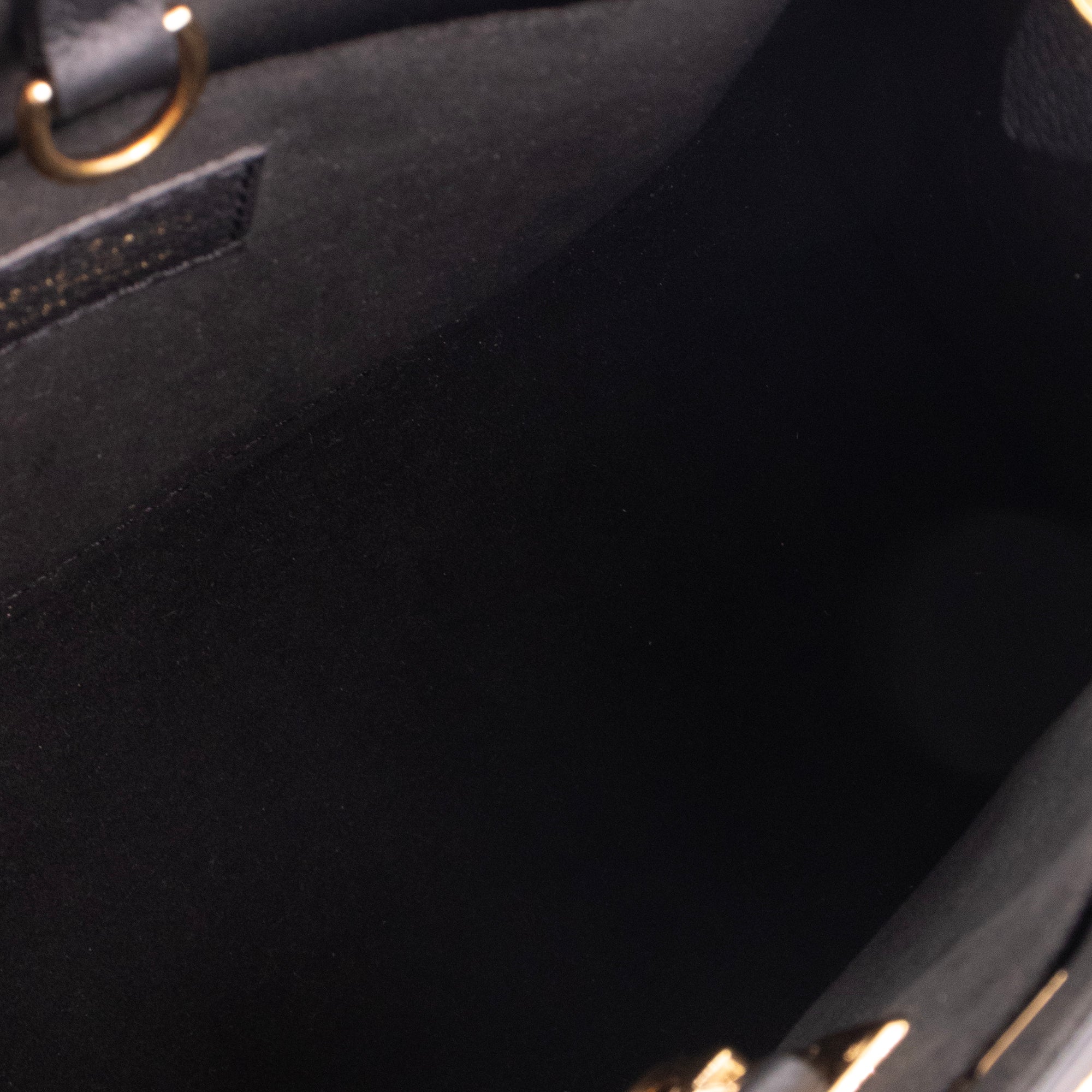 LOUIS VUITTON - Sac à main Lock & Go PM Louis Vuitton en cuir grainé noir