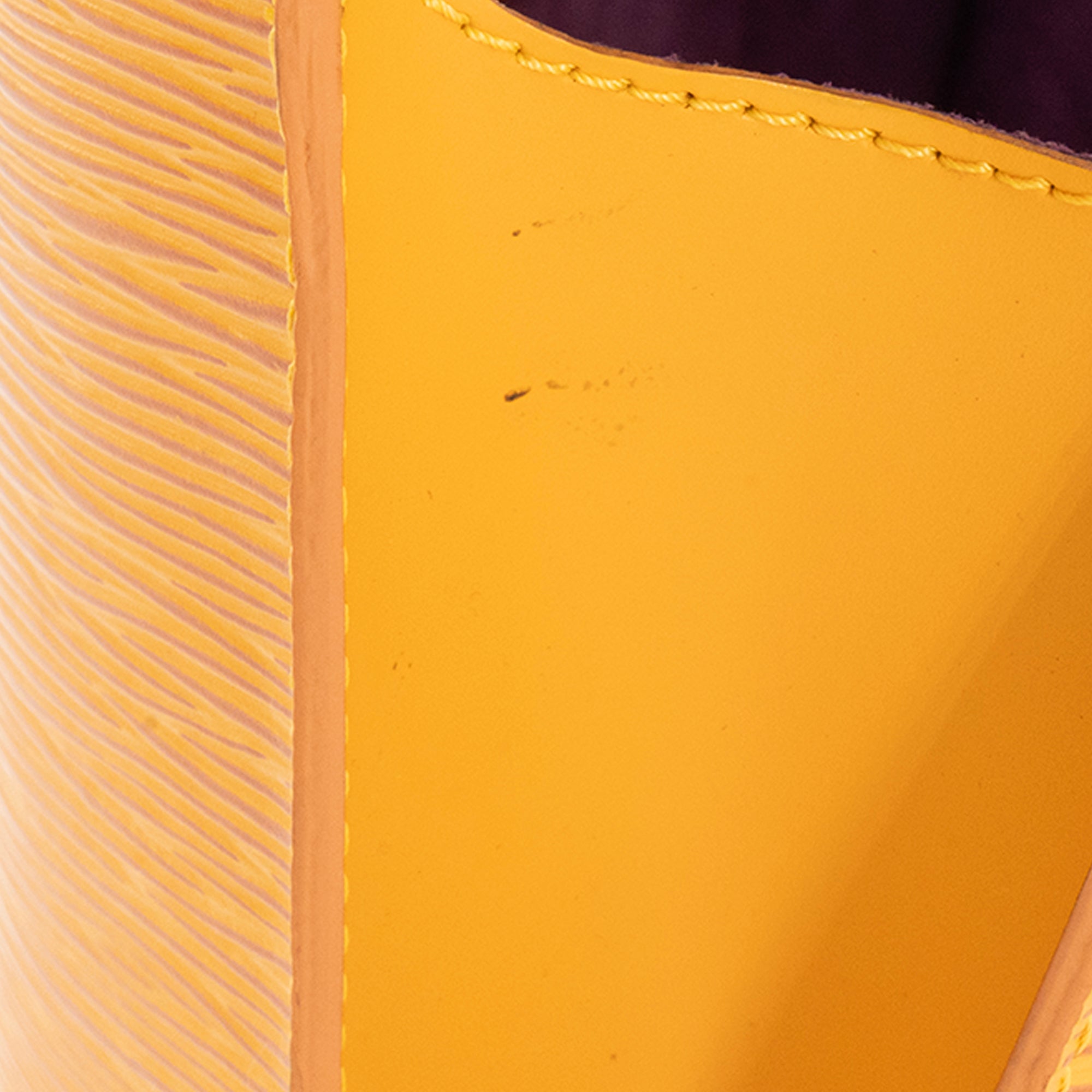 LOUIS VUITTON - Sac à épaule Saint Jacques Louis Vuitton en cuir épi jaune