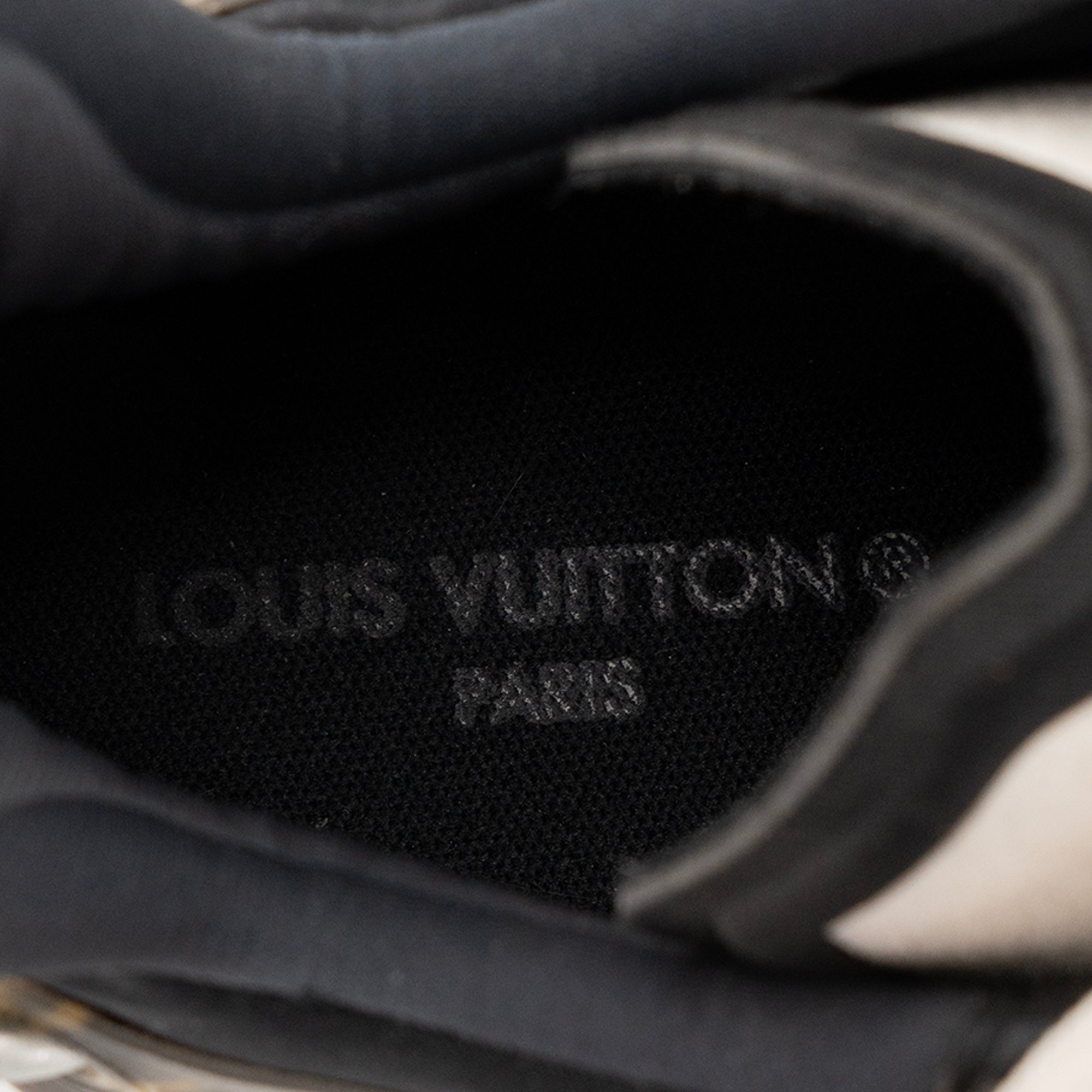 LOUIS VUITTON - Louis Vuitton Run 55 sneakers in navy blue and brown canvas (Size 38)