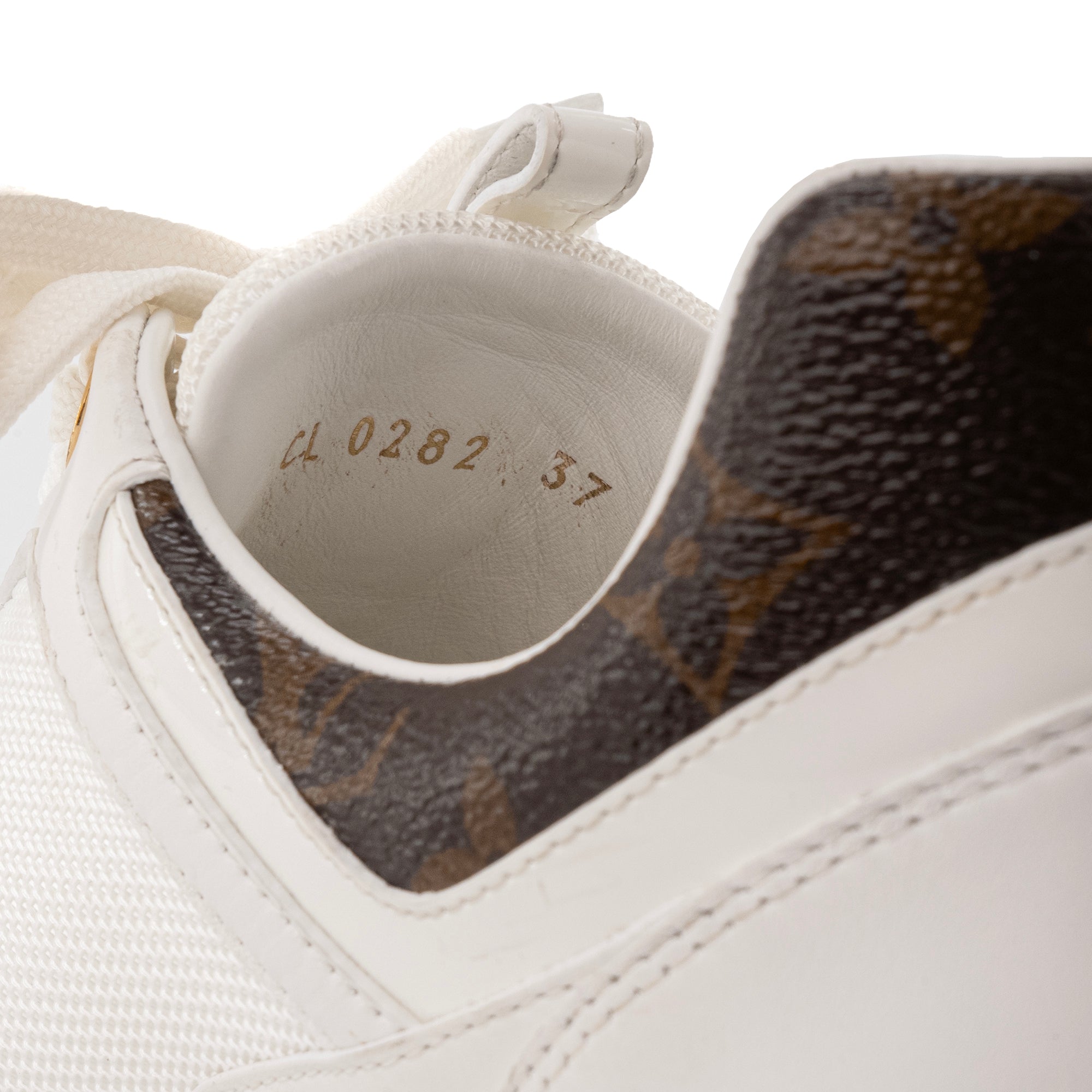 LOUIS VUITTON - Sneakers Run Away Louis Vuitton en toile enduite marron et cuir blanc (T37)