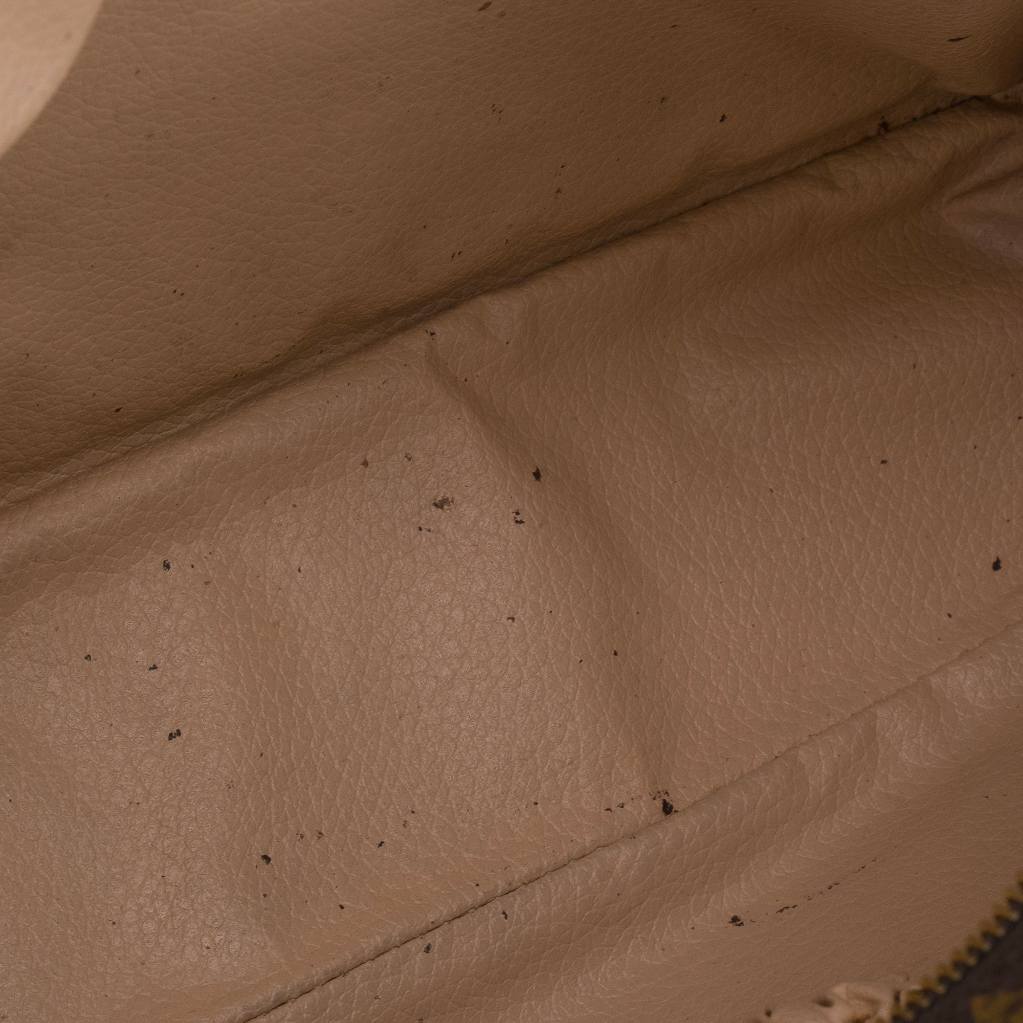 LOUIS VUITTON - Trousse de toilette 28 Louis Vuitton en toile enduite monogrammée vintage