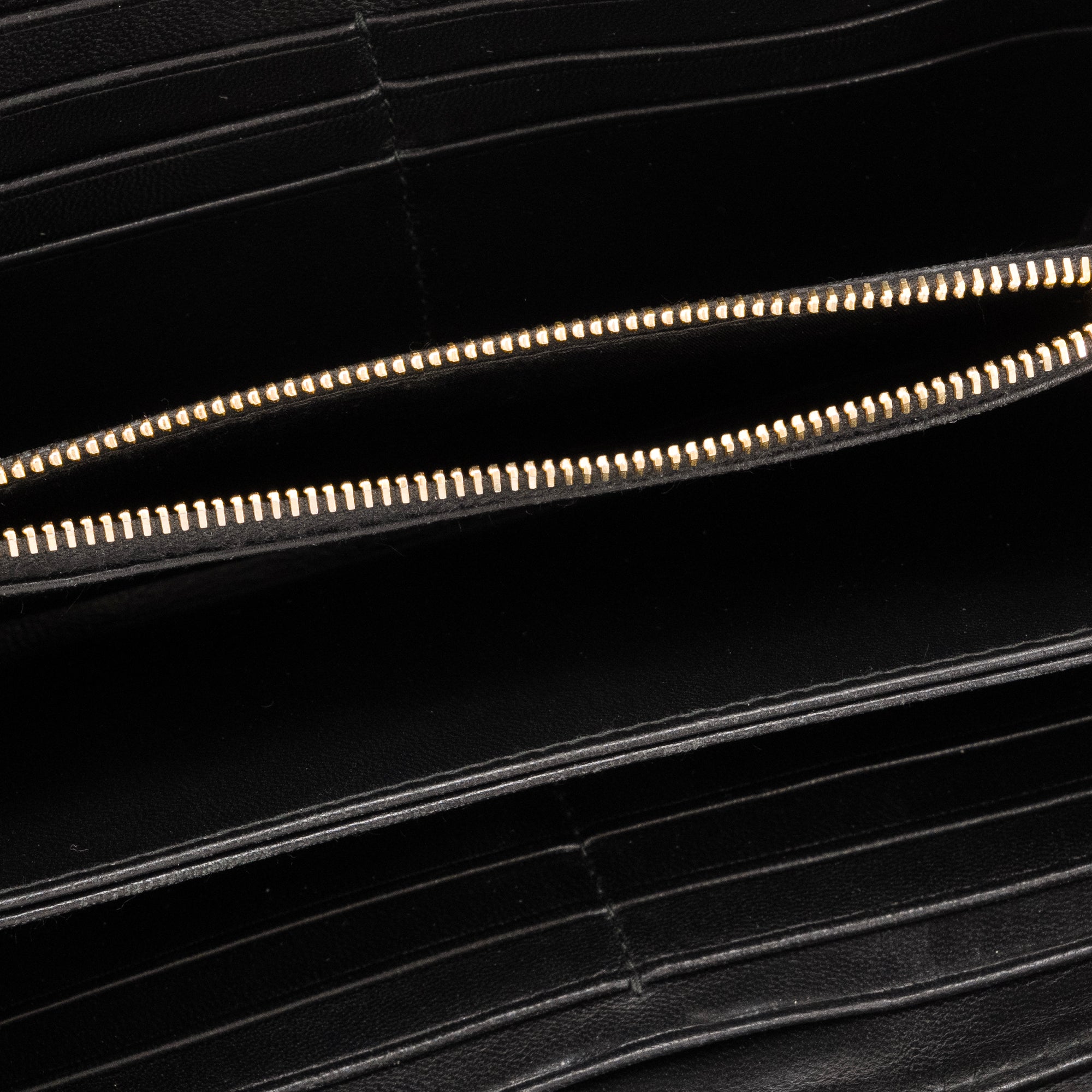 MIU MIU - Portefeuille Miu Miu en cuir nappa matelassé noir