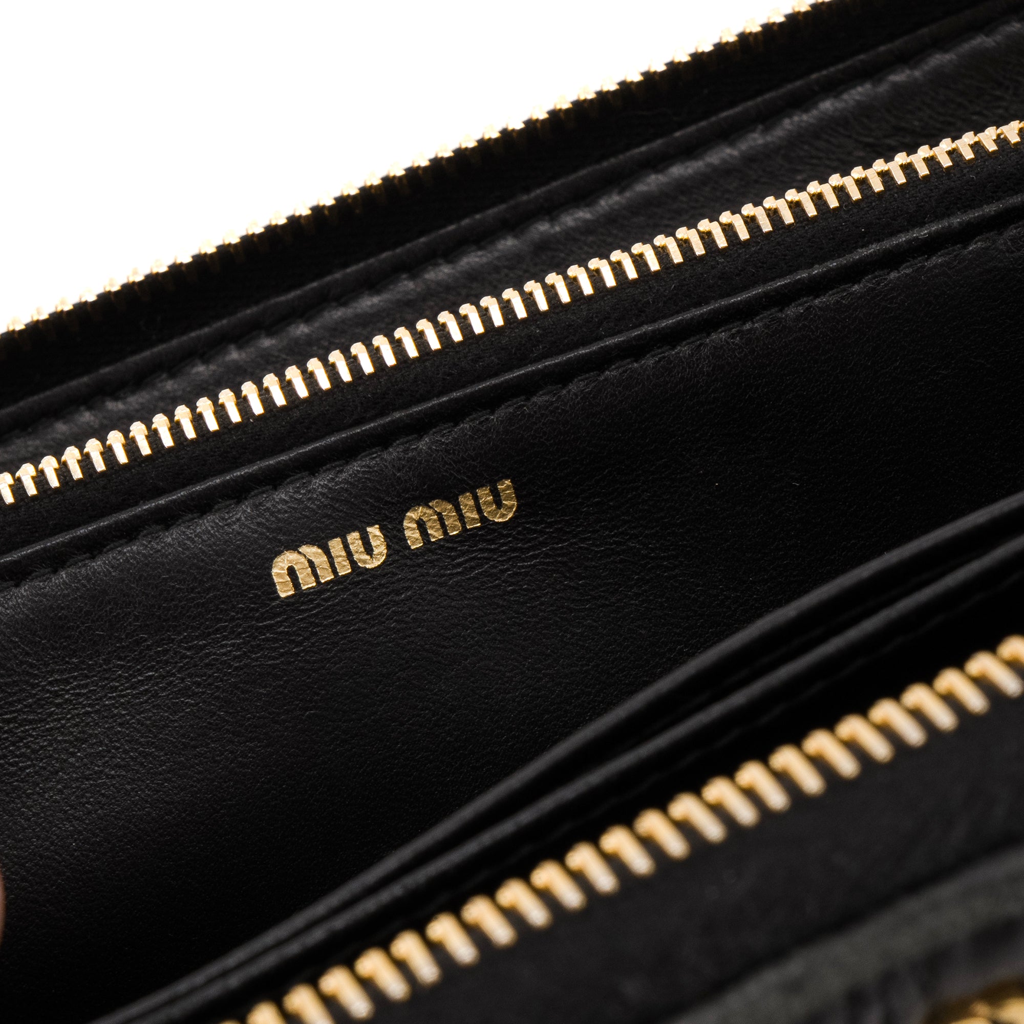 MIU MIU - Portefeuille Miu Miu en cuir nappa matelassé noir