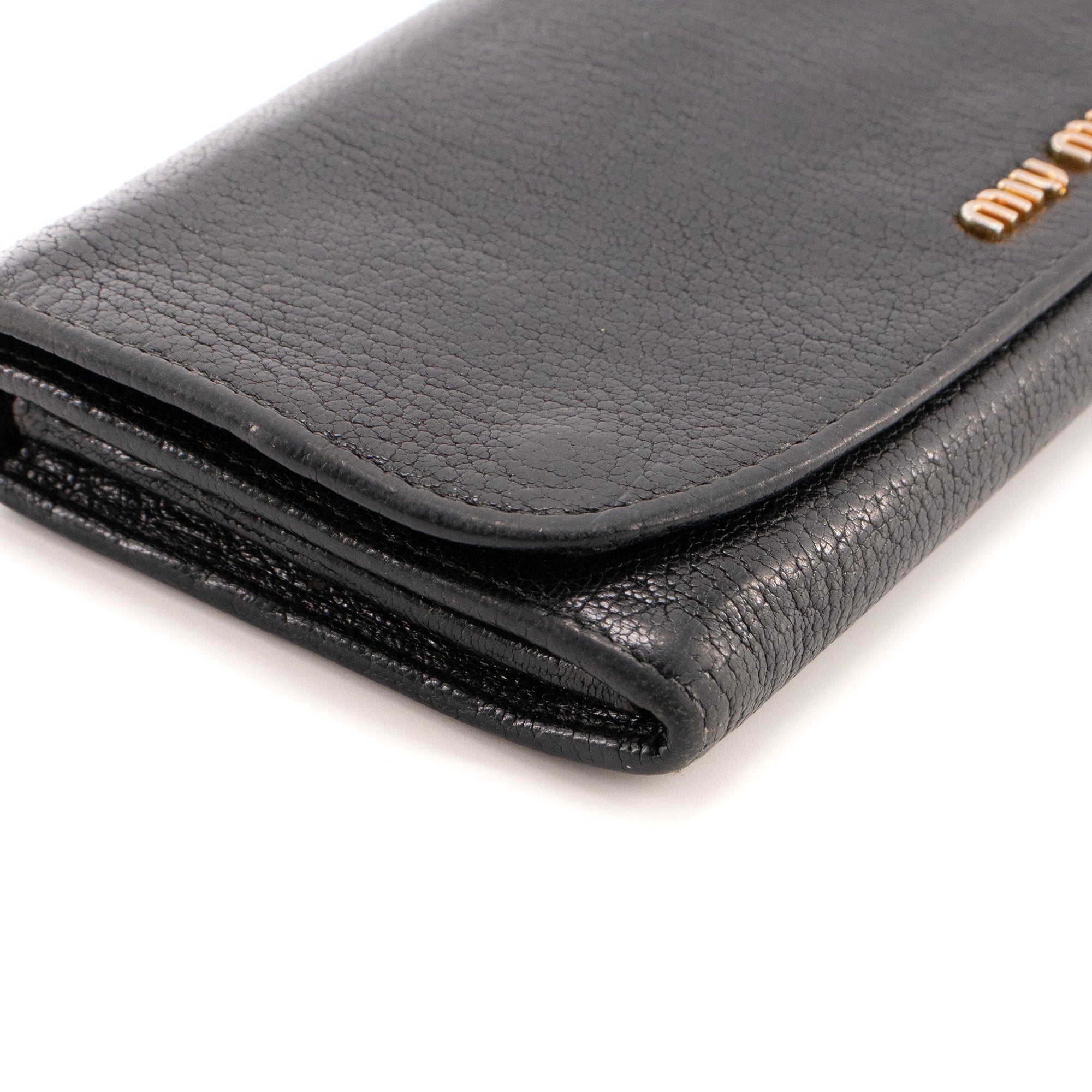 MIU MIU - Portefeuille Miu Miu en cuir grainé noir